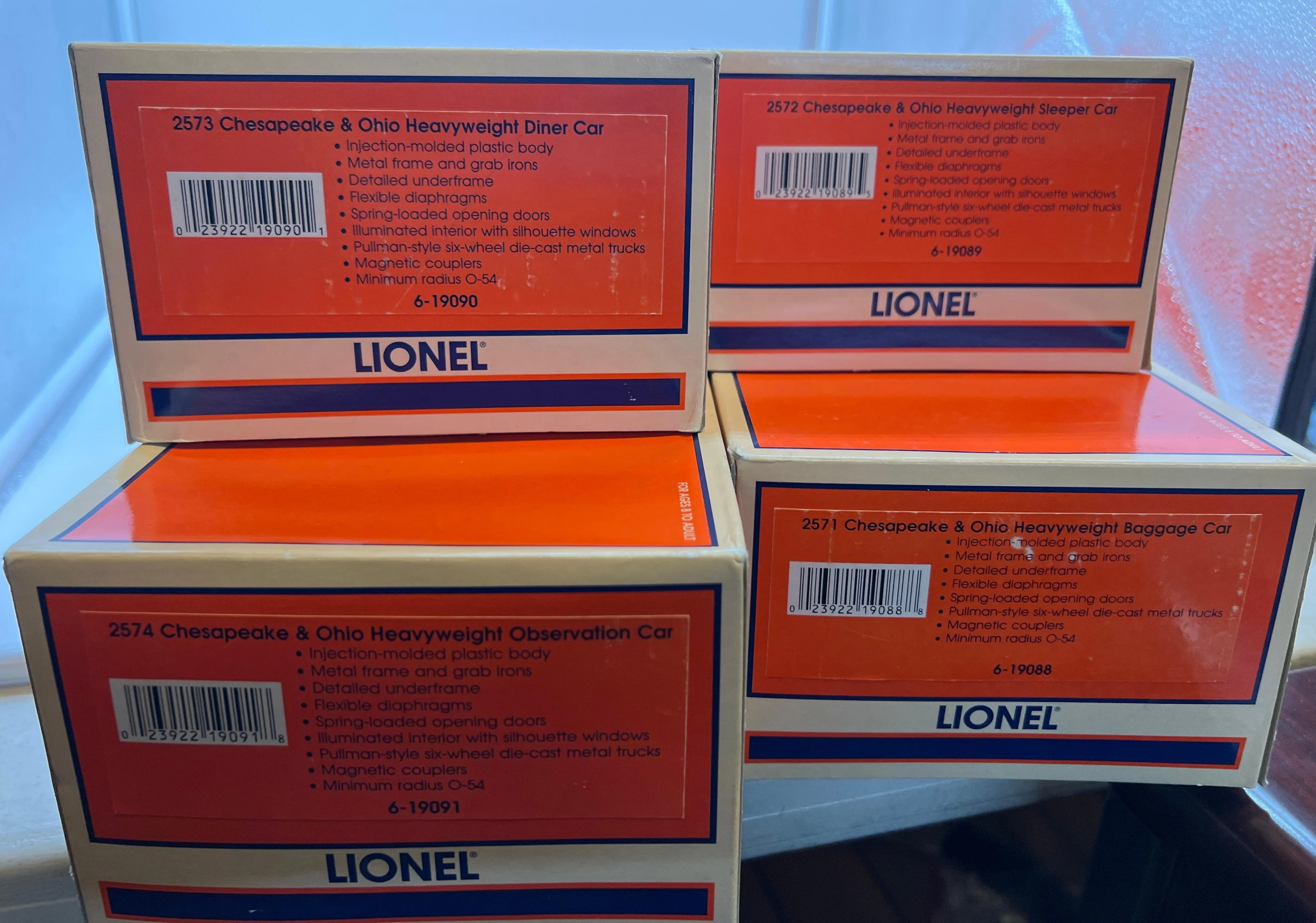 Lionel 6-19088, 6-19089, 6-19090, 6-19091 Chesapeake & Ohio passenger set (Set of 4 cars) O Scale NEW - Image 4