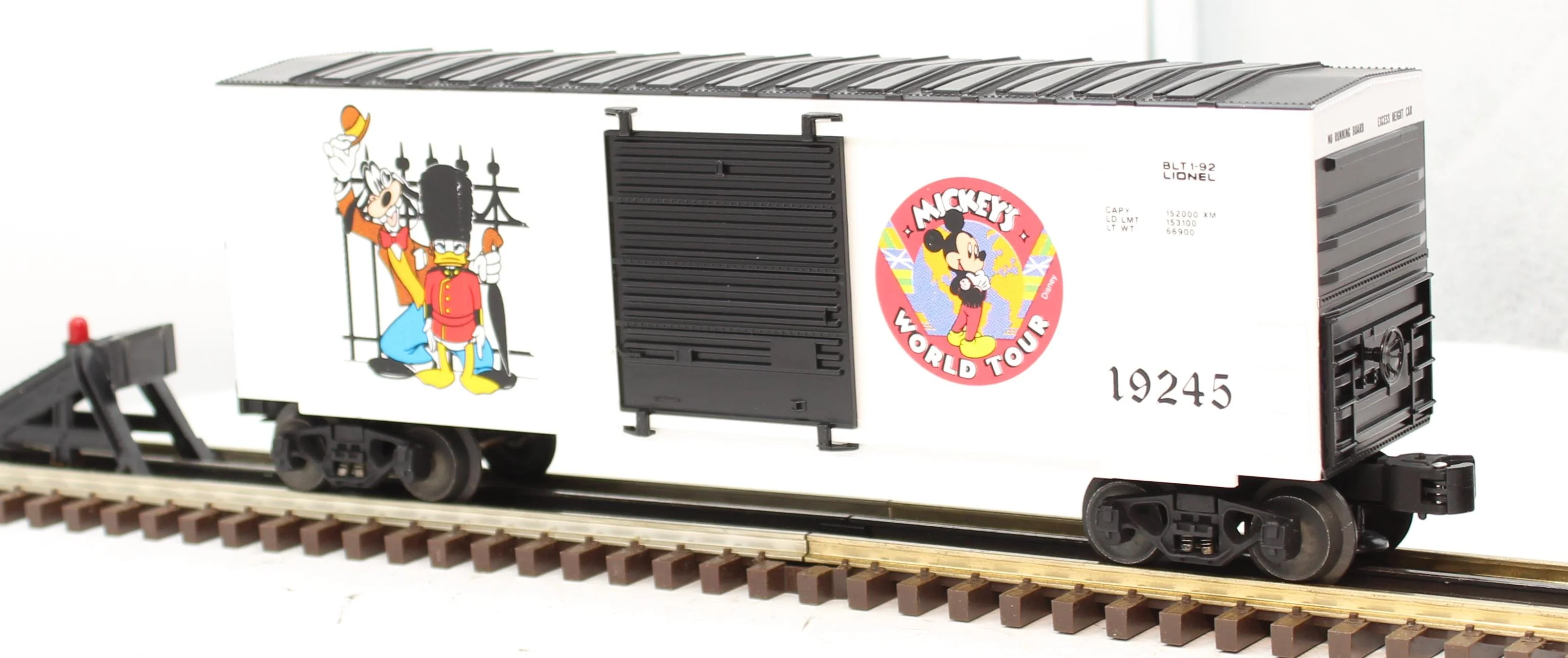 Lionel 6-19245 DISNEY Hi-Cube Boxcar Mickeys World Tour O Scale Like New - Image 4