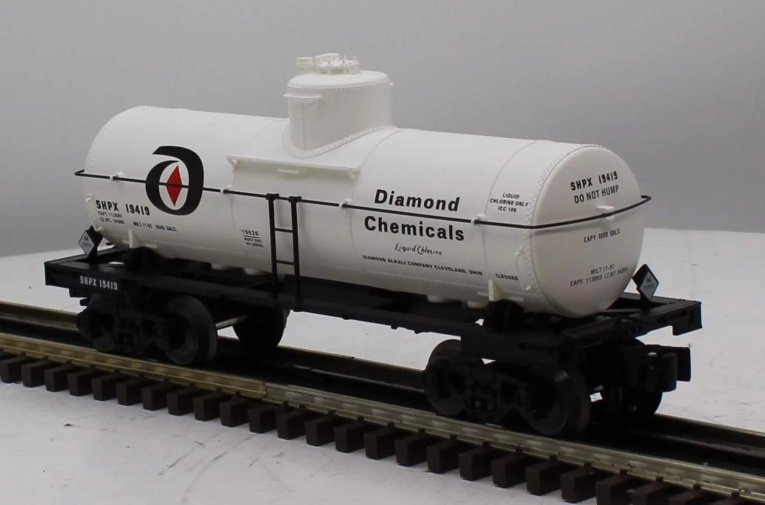 Lionel 6-19626 Diamond Chemicals 8,000 Gallon Tank Car O SCALE Like New - Image 4