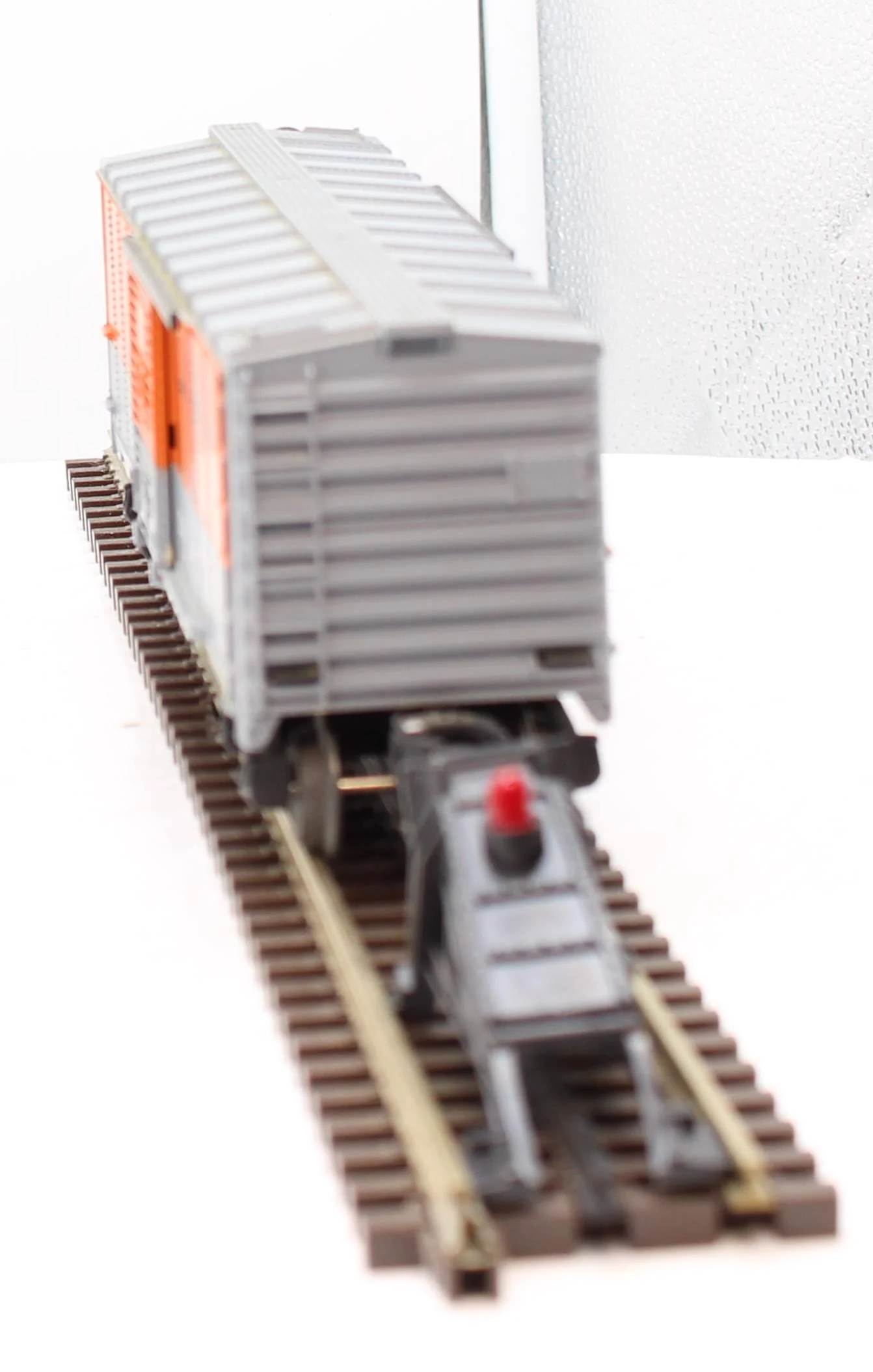 Lionel 6-19816 Madison Hardware Operating box car  O Scale [bags are missing] Used - Image 5