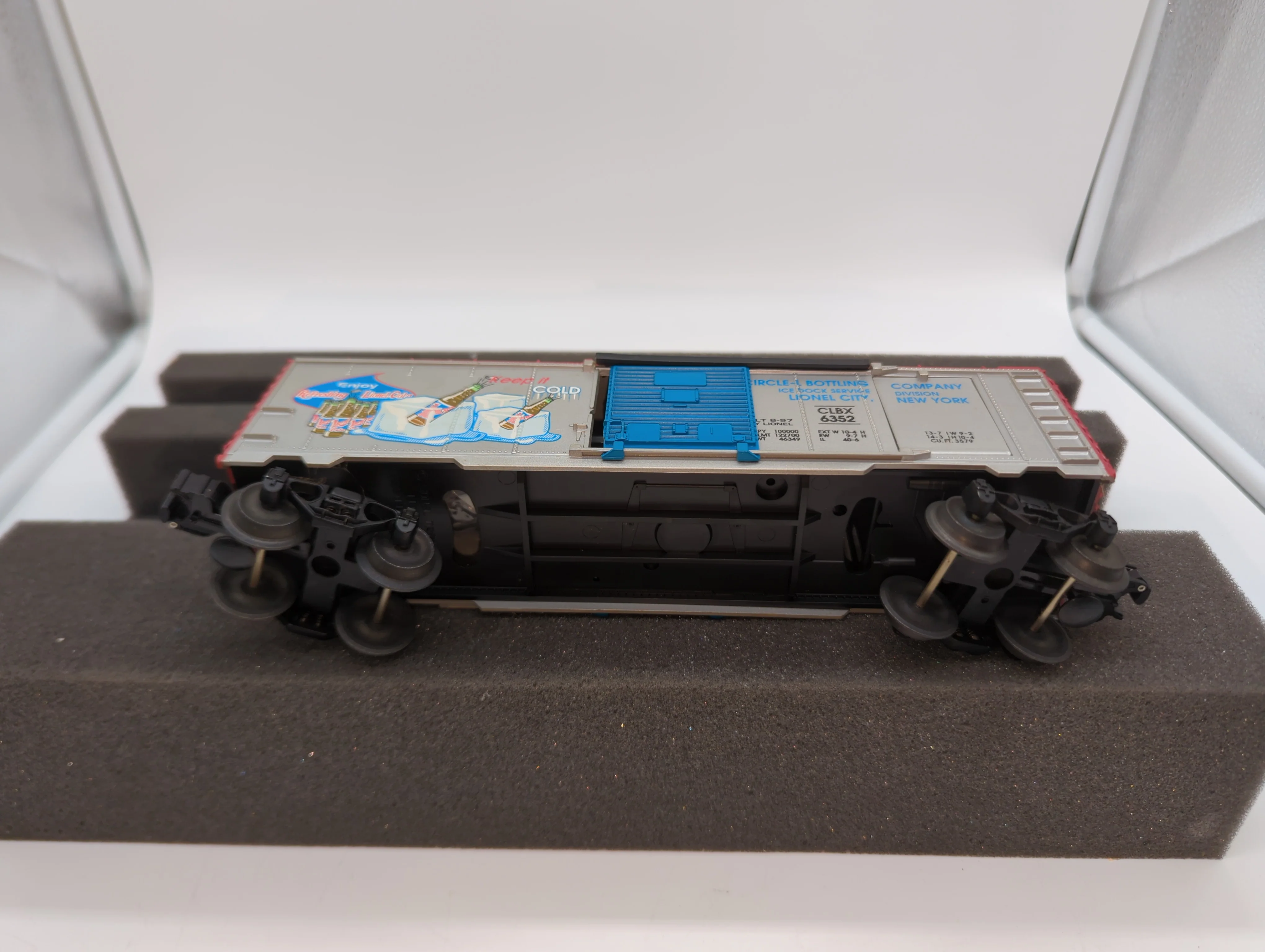 Lionel #6-19832 cola ice car CLBX 6352O scale Like New - Image 3