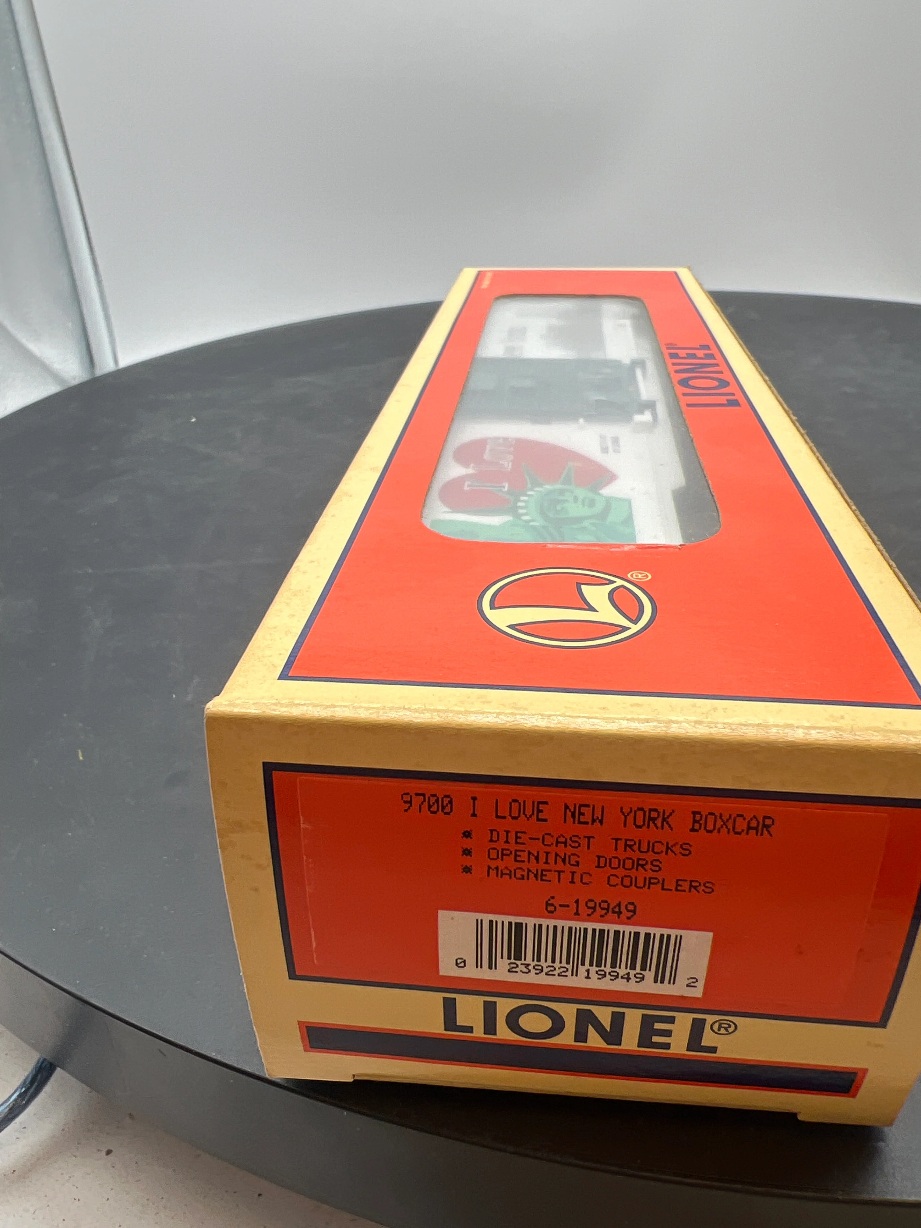 Lionel 6-19949 I love New York boxcar #9700 O SCALE NEW - Image 2