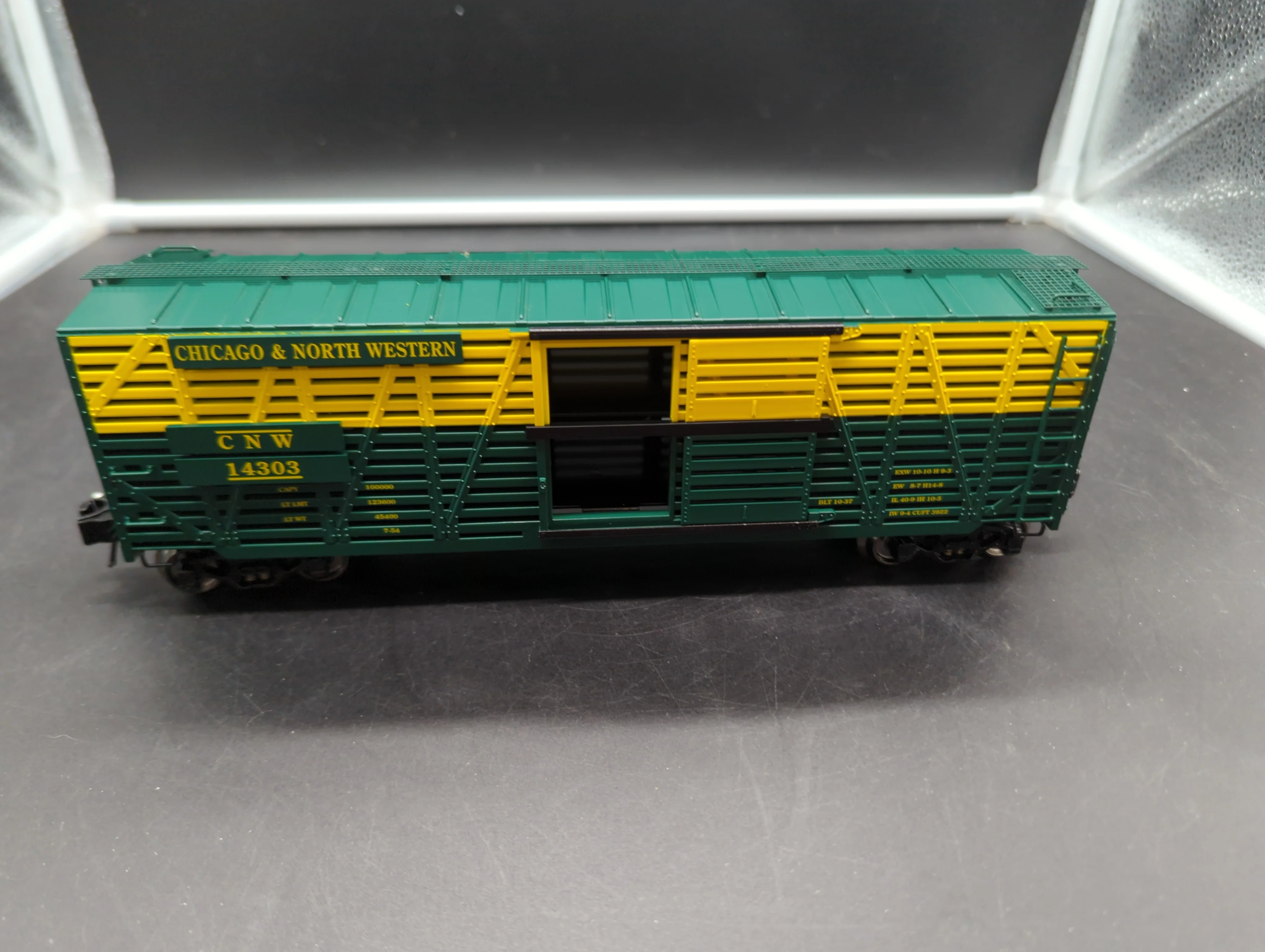 Lionel/K-line 6-22291 CHICAGO & NORTH WESTERN STOCK CAR CNW 14303 O SCALE Like New - Image 2