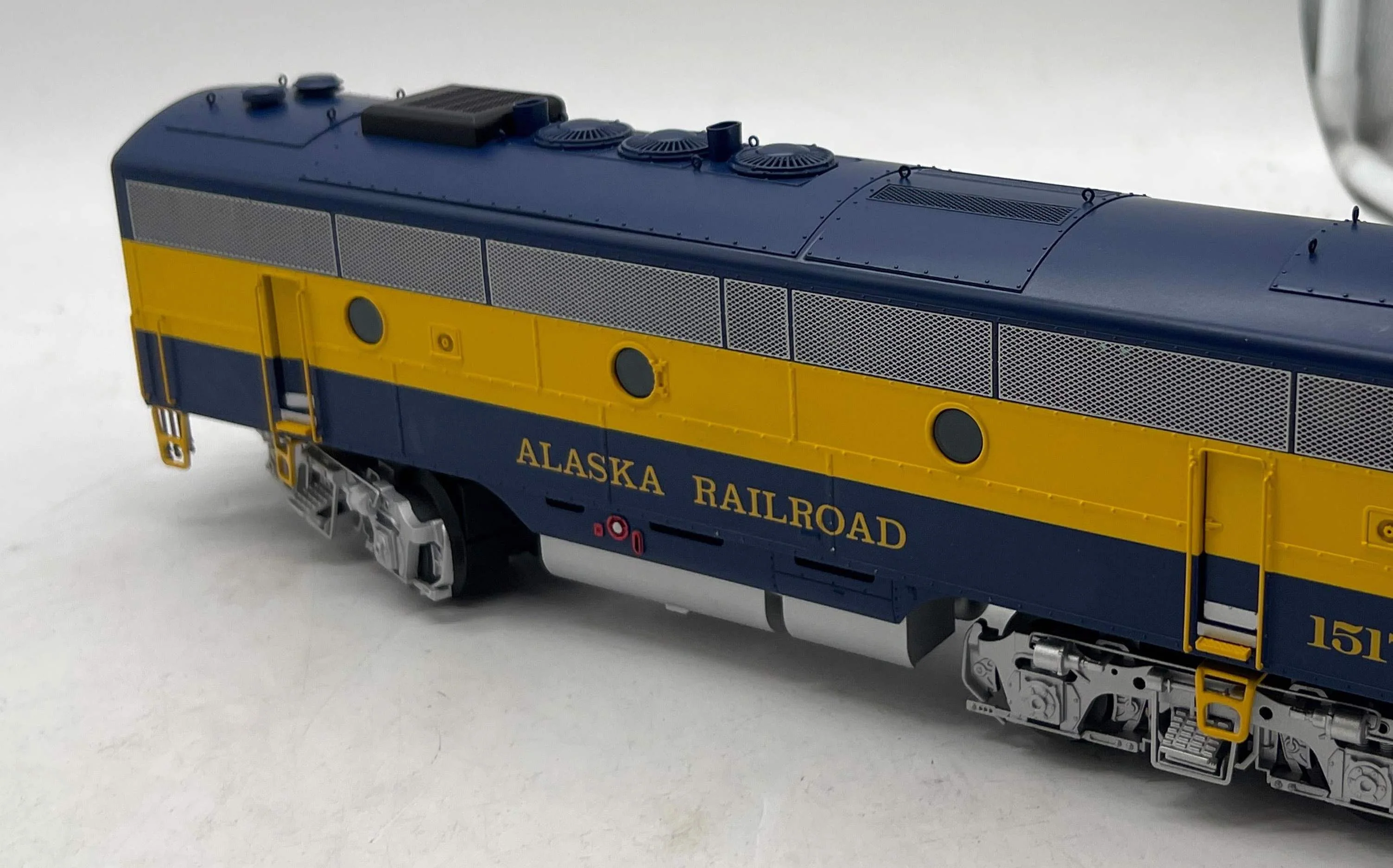 Lionel 6-24521 Alaska TMCC F3 Diesel Non-Powered B-Unit #1519 O SCALE Like New - Image 4