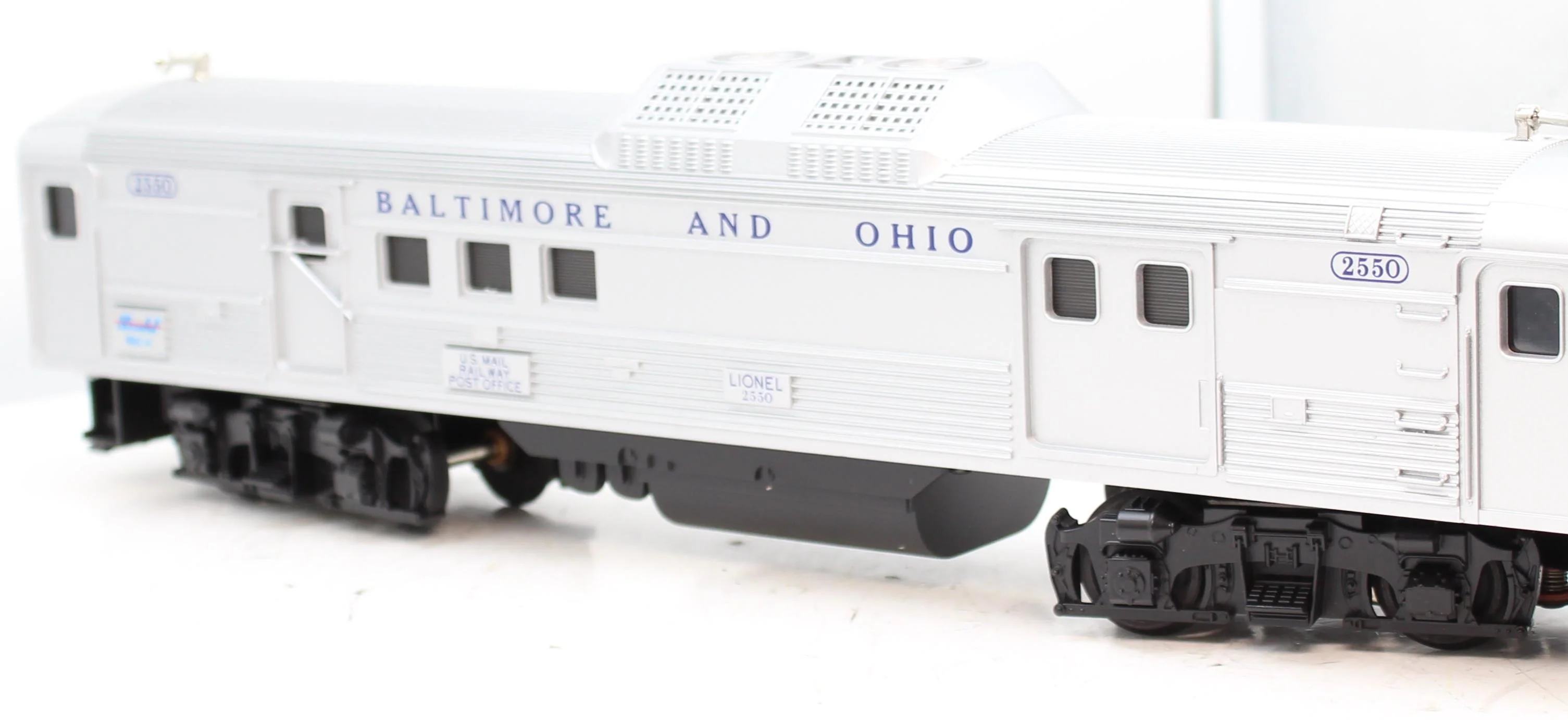 Lionel 6-2550 B&O Mail & Baggage Budd Car O Scale NEW - Image 4