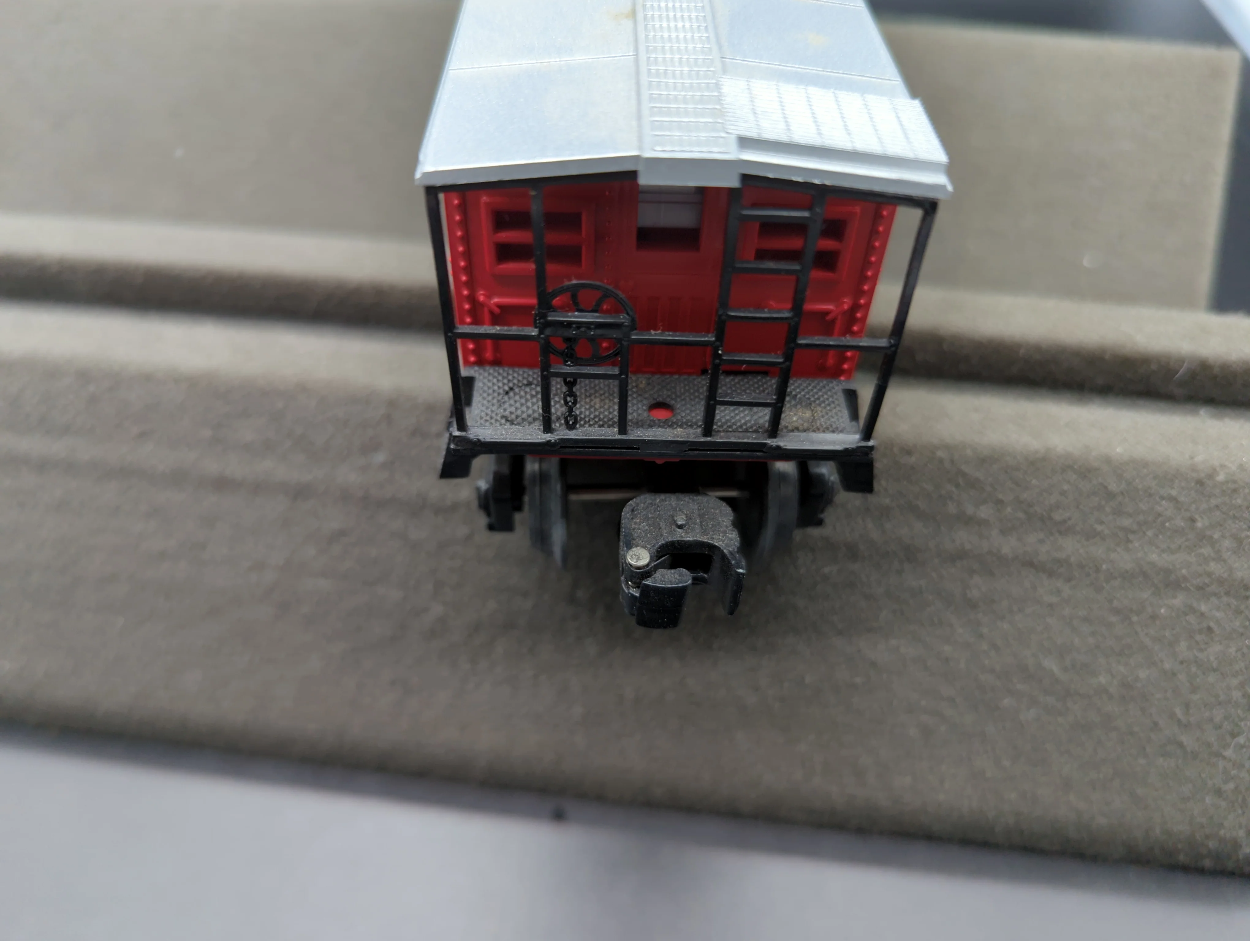 Lionel 6-26579 Lionel Lines caboose with light O SCALE Used Excellent - Image 3