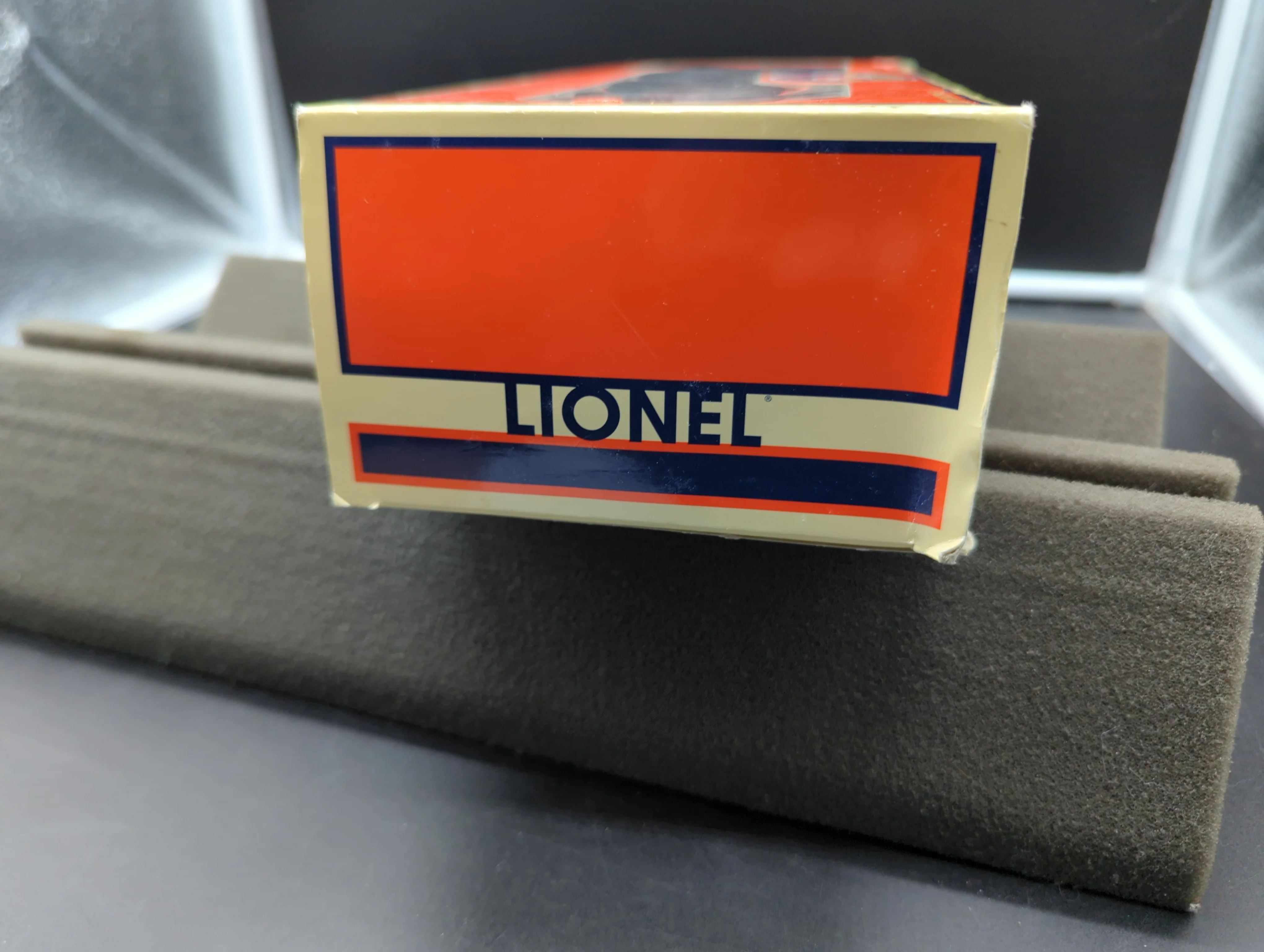 Lionel 6-26579 Lionel Lines caboose with light O SCALE Used Excellent - Image 7