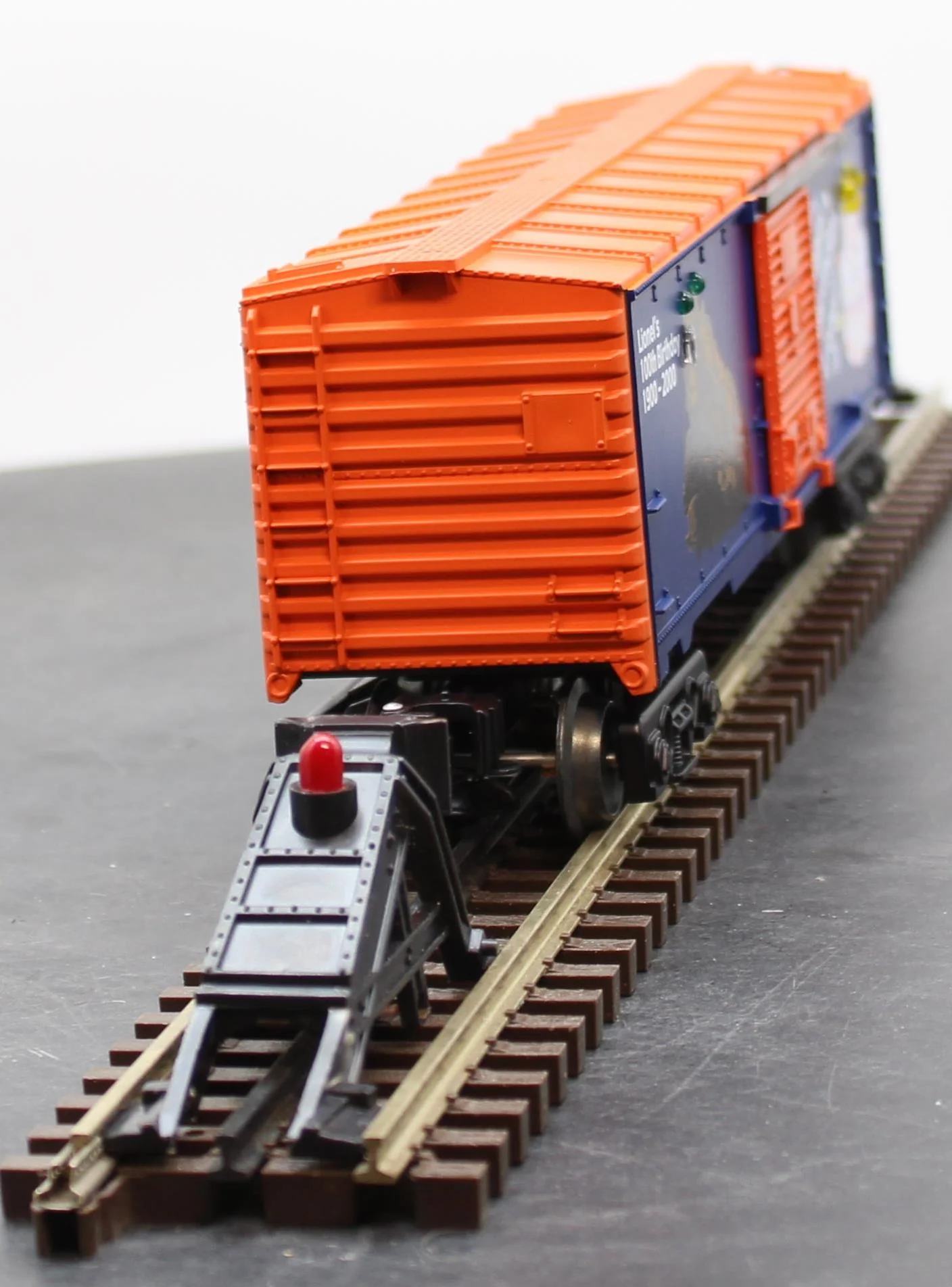 Lionel 6-26736 Lionel Lighted Birthday Boxcar O SCALE Like New - Image 2