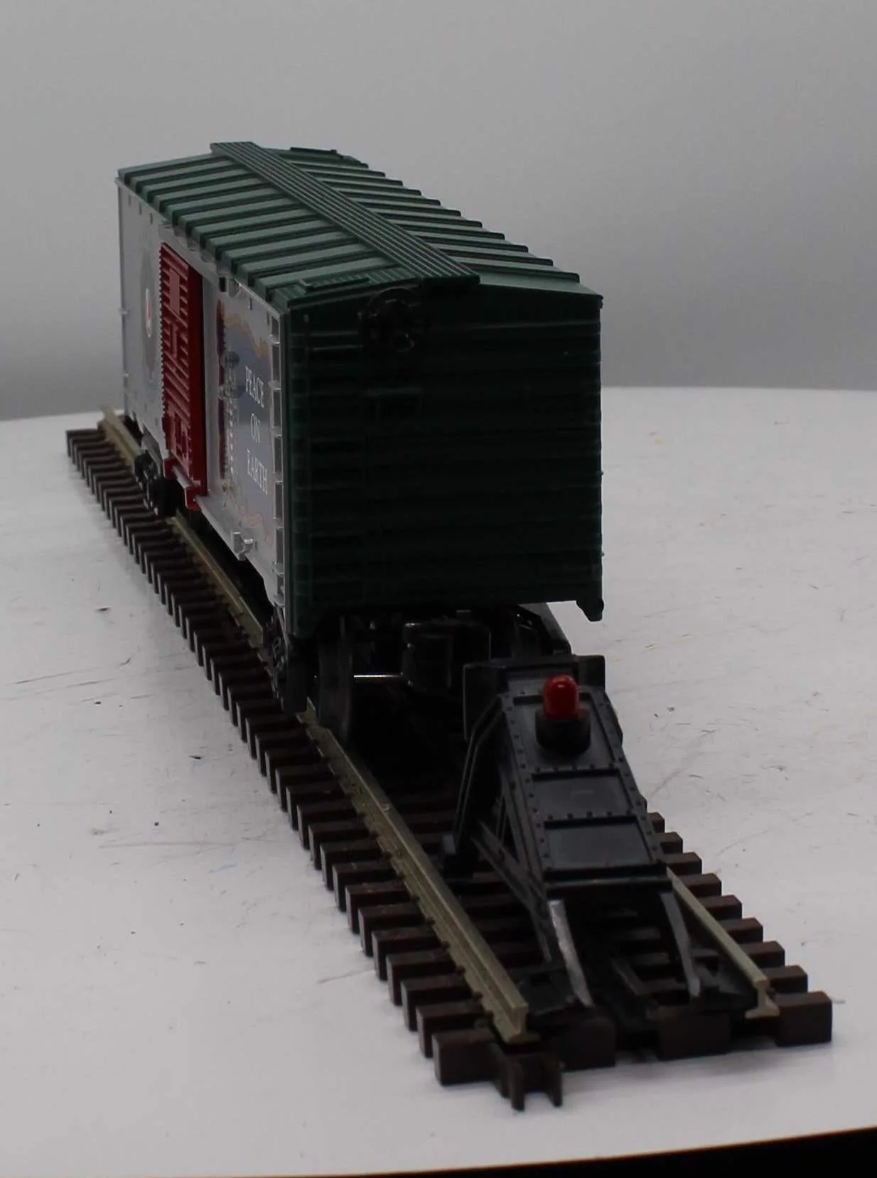 Lionel 6-26790 Christmas Lighted Boxcar O SCALE Like New - Image 5