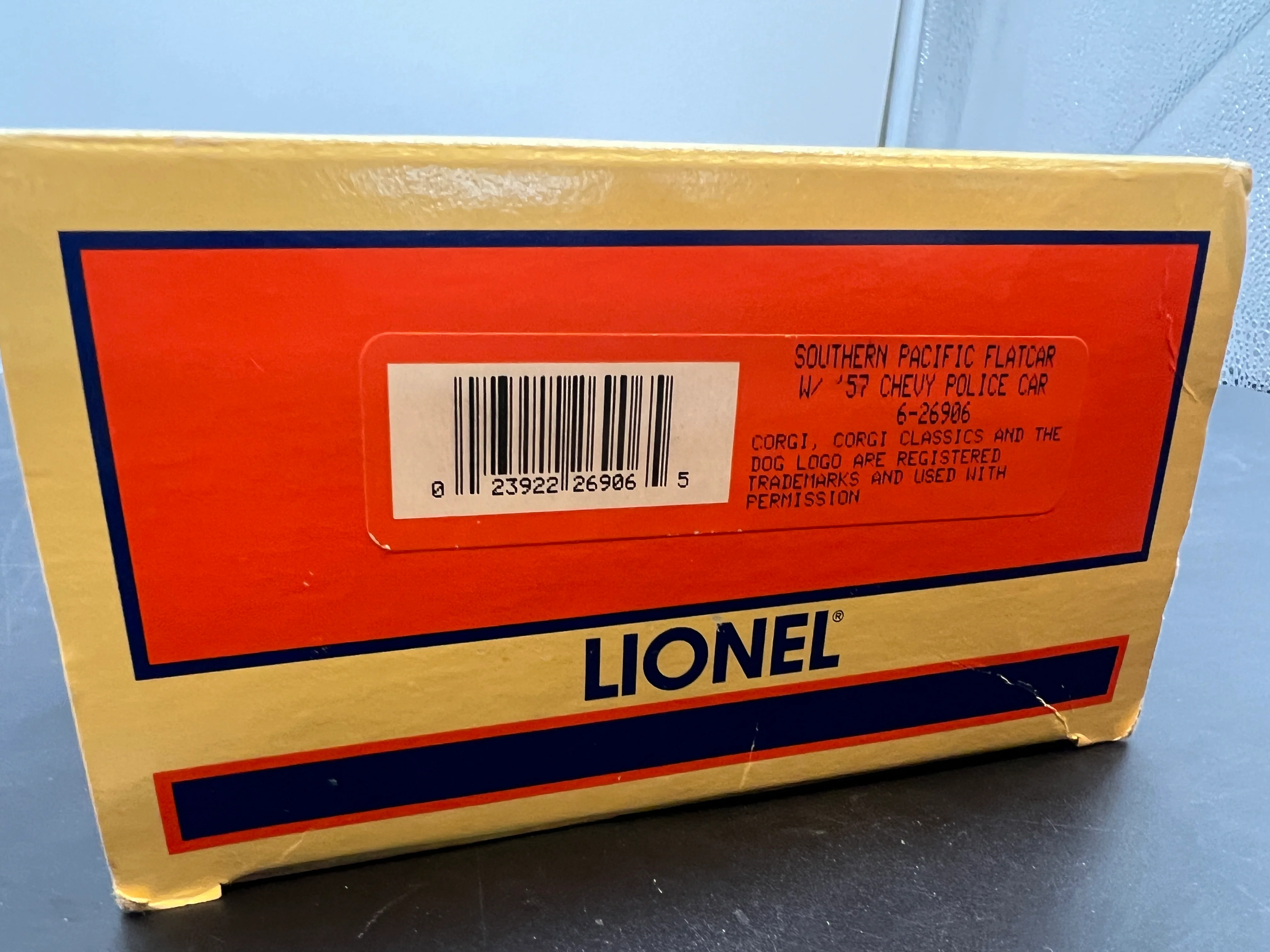 Lionel 6-26906 Southern Pacific SP flatcar with die-cast Corgi 1957 Chevy police car SZ O SCALE NEW - Image 4