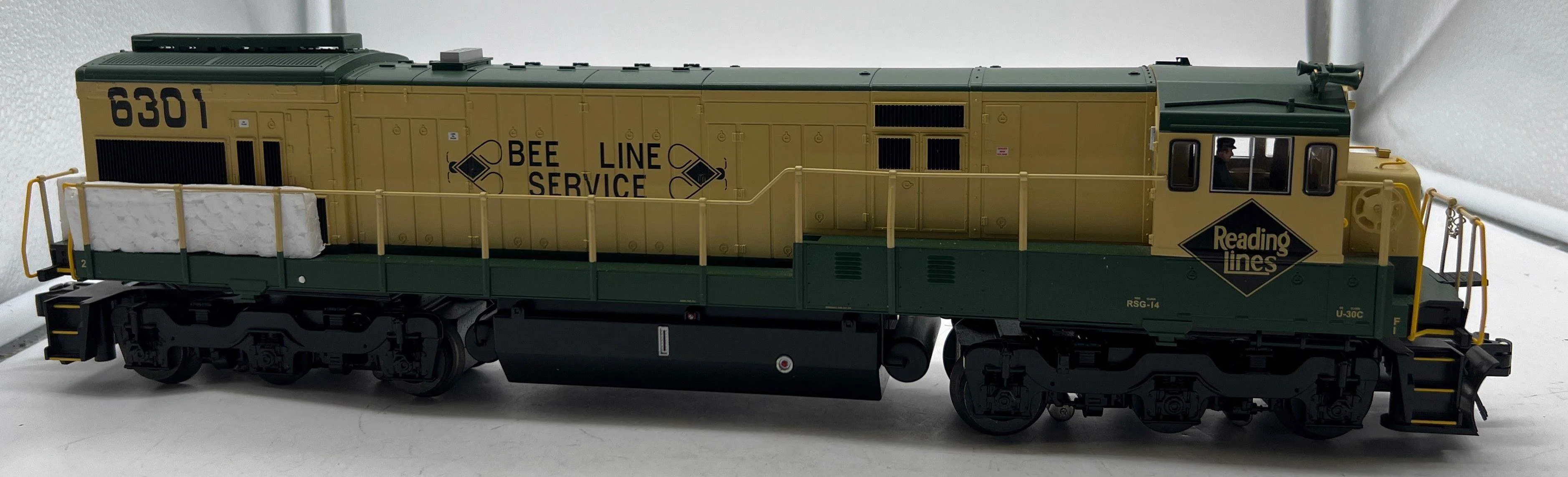 Lionel 6-28237 Reading TMCC U30C Diesel #6301 O SCALE Like New - Image 2
