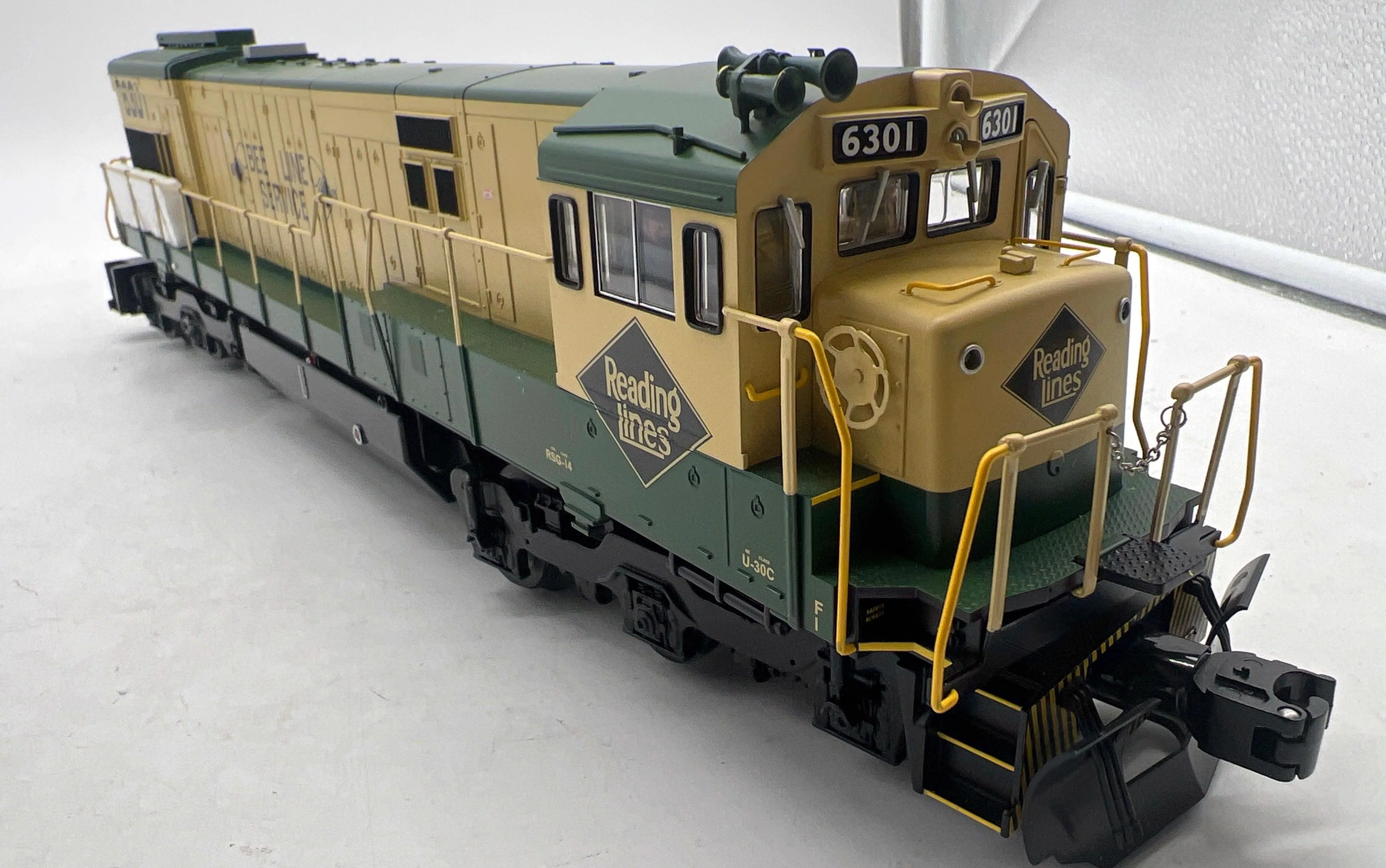 Lionel 6-28237 Reading TMCC U30C Diesel #6301 O SCALE Like New - Image 3