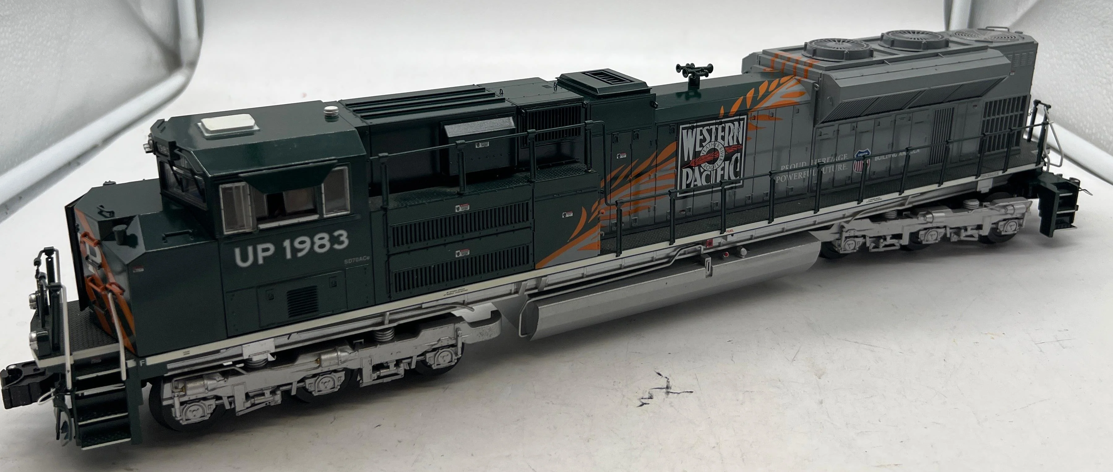 Lionel 6-28262 Western Pacific UP Heritage LEGACY SD70ACe #1983 O SCALE Used Excellent - Image 2