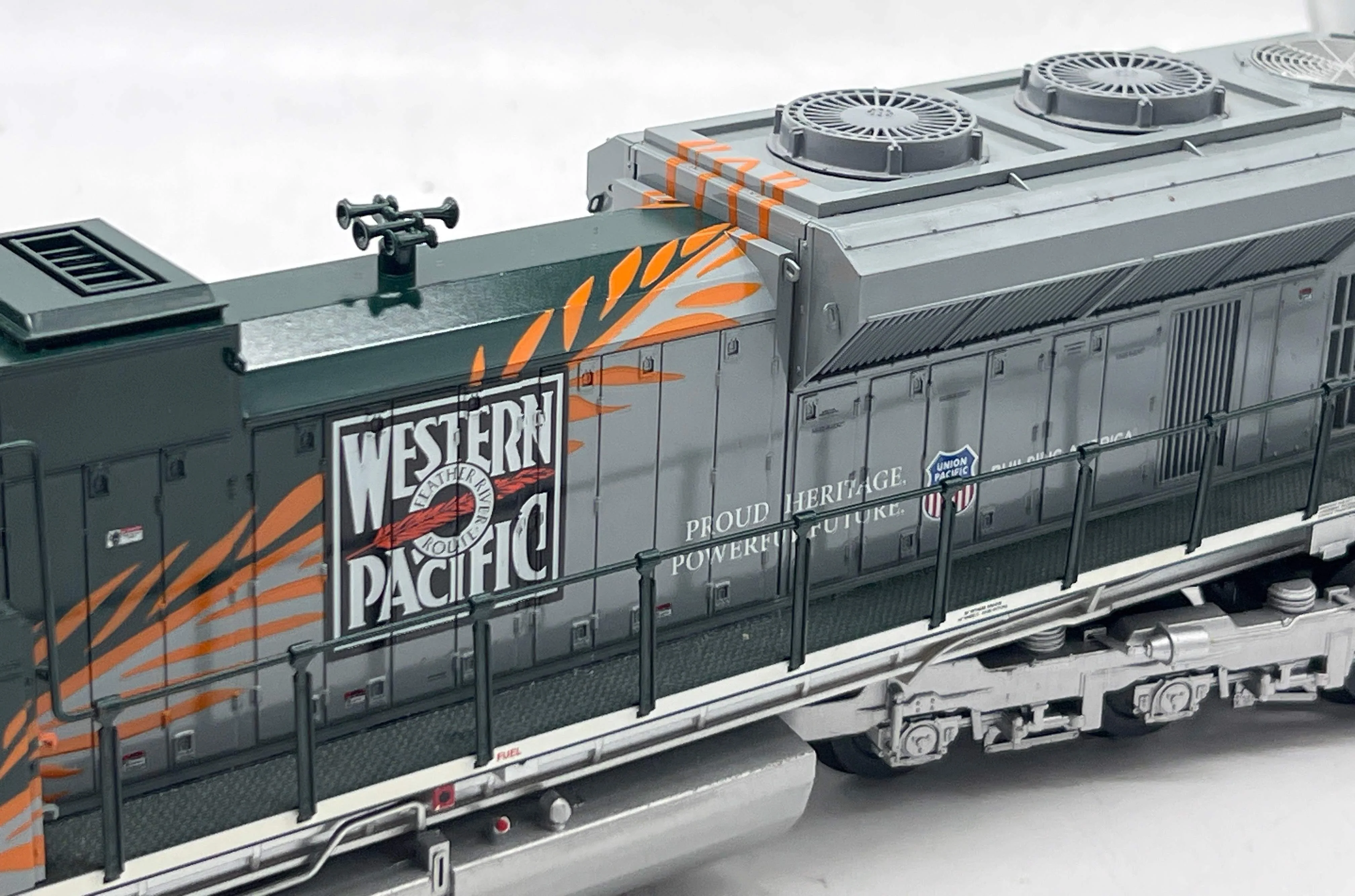 Lionel 6-28262 Western Pacific UP Heritage LEGACY SD70ACe #1983 O SCALE Used Excellent - Image 7