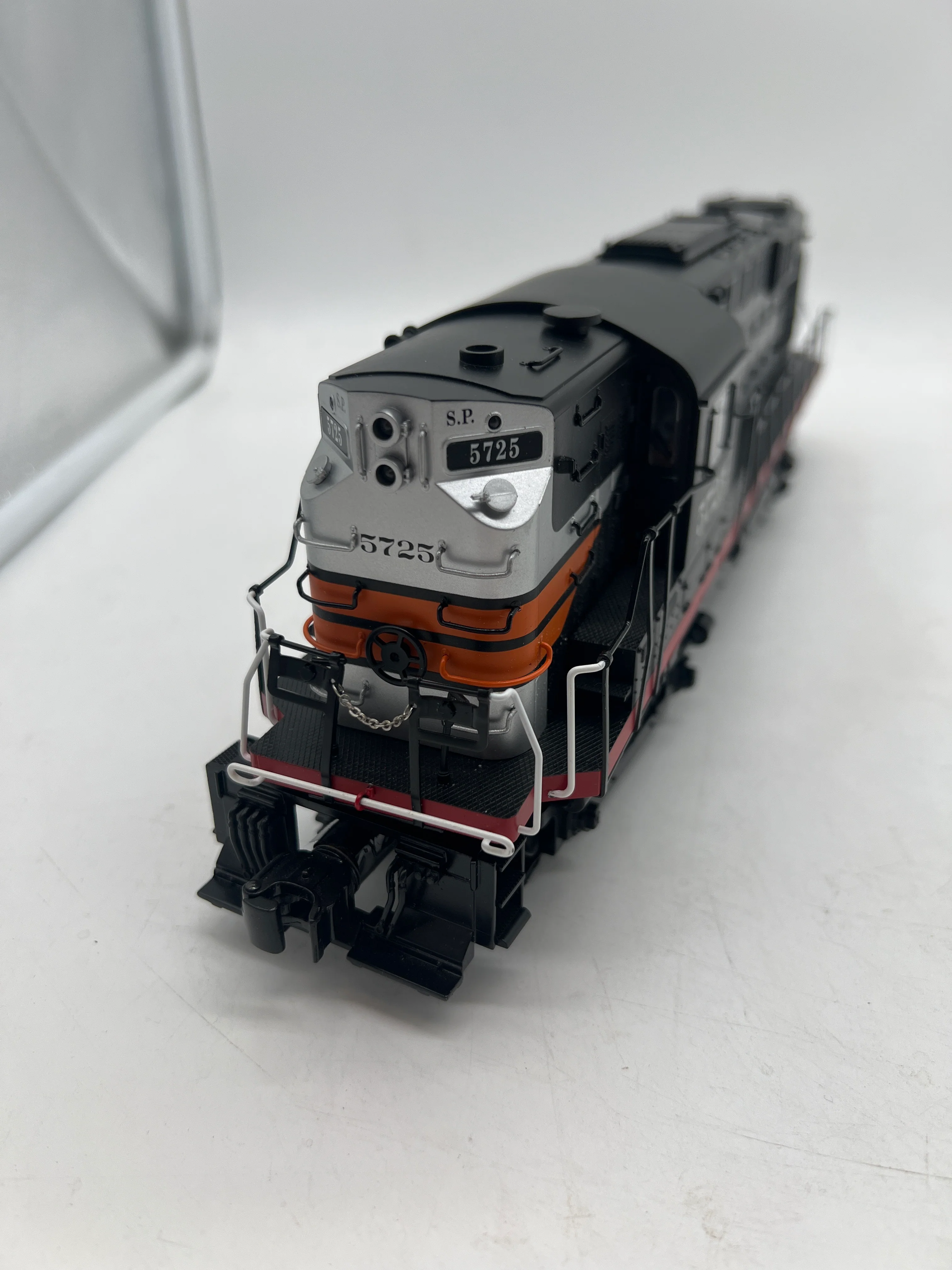 Lionel 6-28521 SOUTHERN PACIFIC TMCC RS-11 DIESEL #5725 O SCALE NEW - Image 3