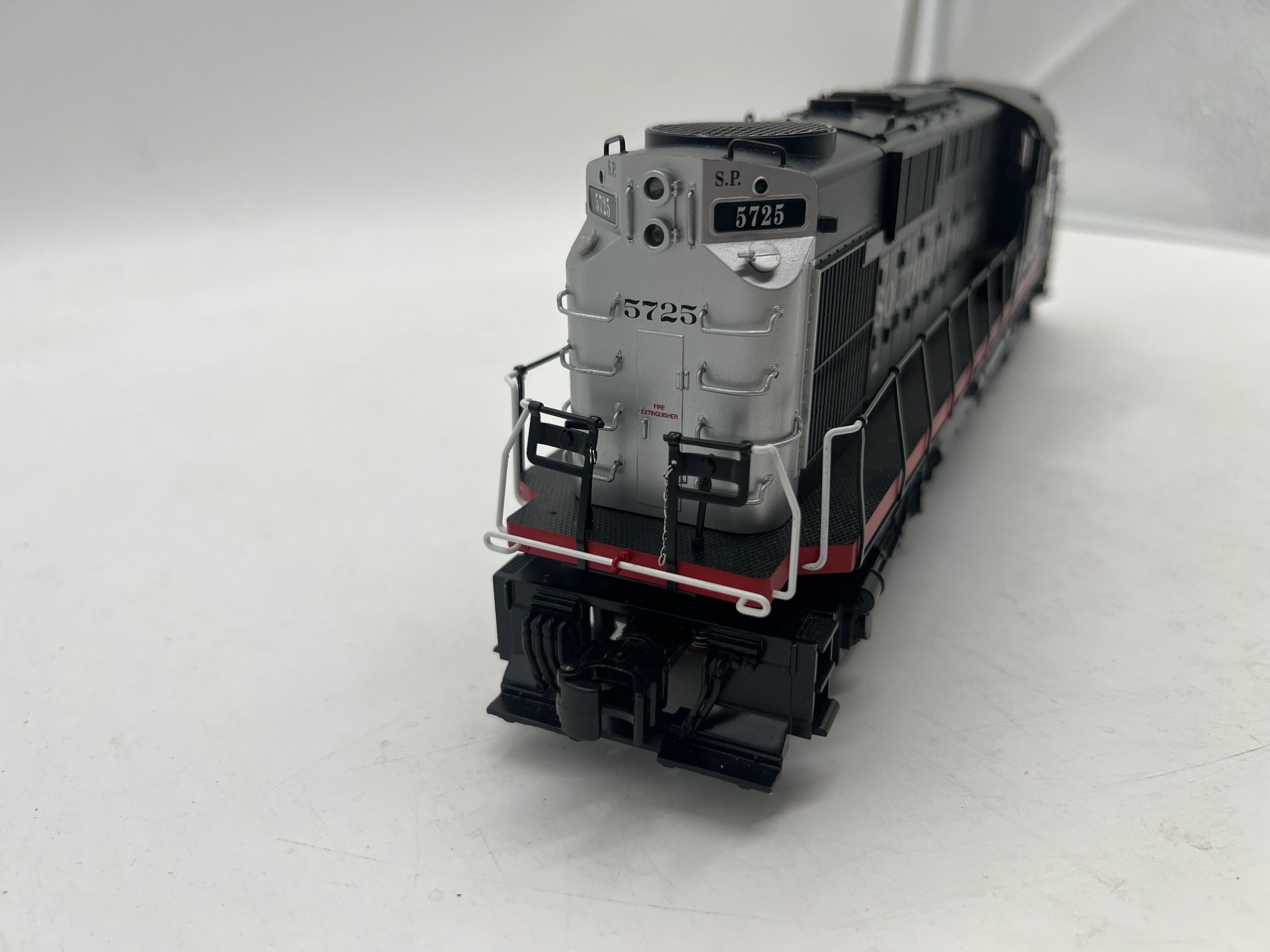 Lionel 6-28521 SOUTHERN PACIFIC TMCC RS-11 DIESEL #5725 O SCALE NEW - Image 6