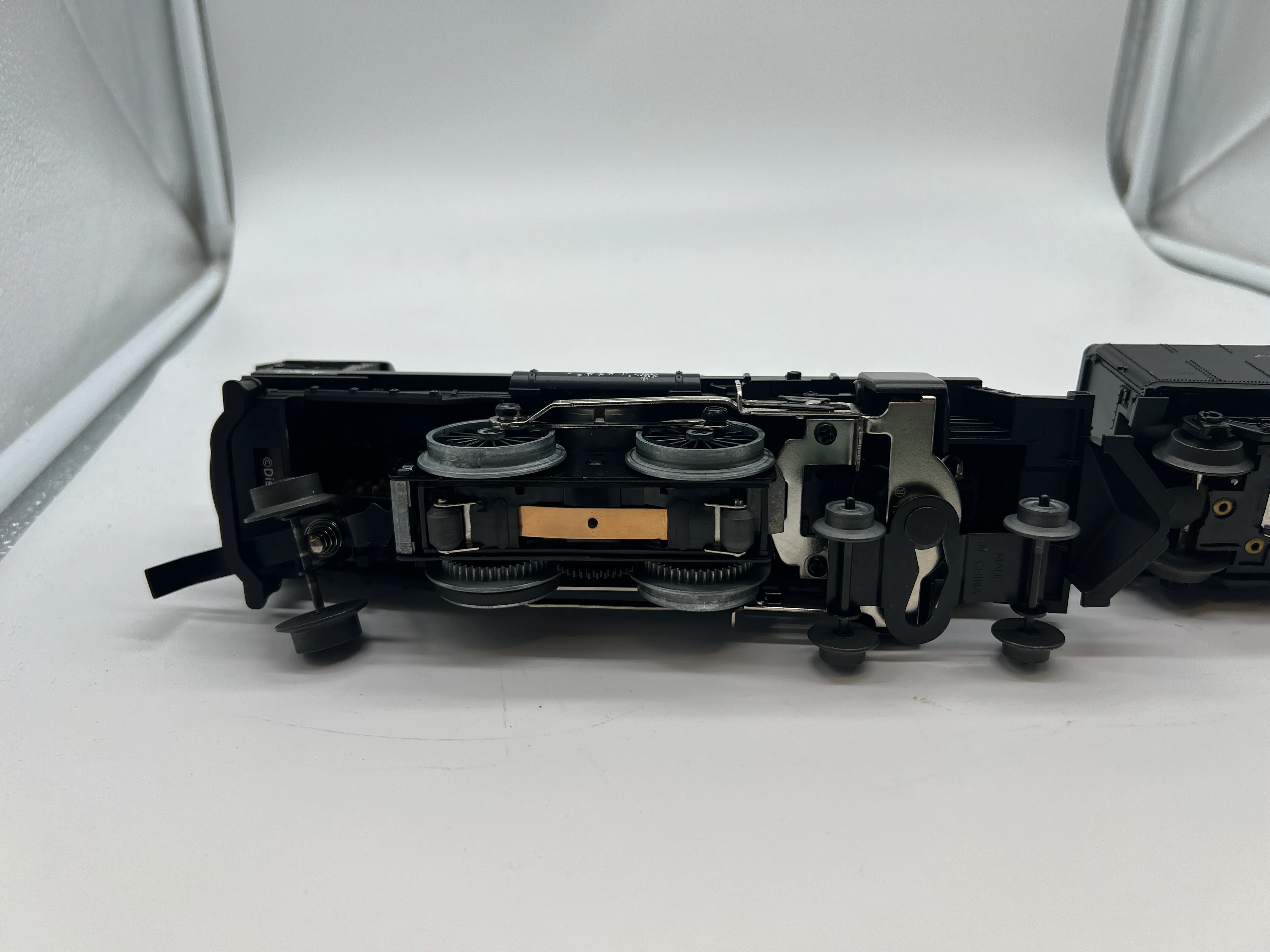 Lionel 6-28648 Disney Mickey's Christmas Express 4-4-2 Steam Engine & Tender O SCALE Like New - Image 4