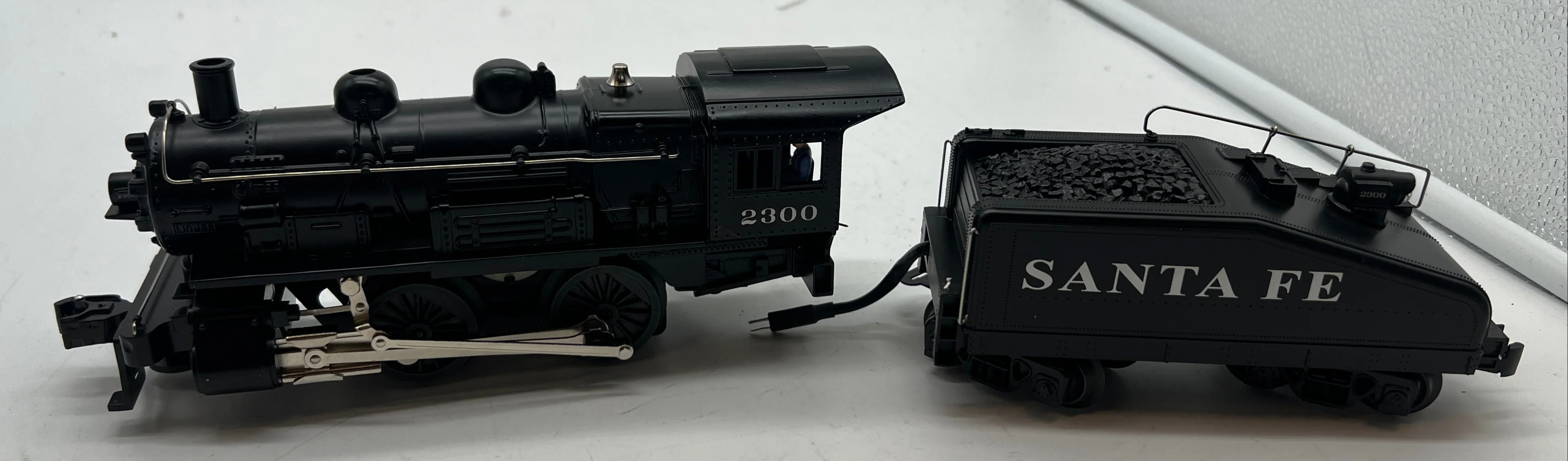 Lionel 6-28661 SANTA FE 0-4-0 #2300 steam locomotive O SCALE Like New