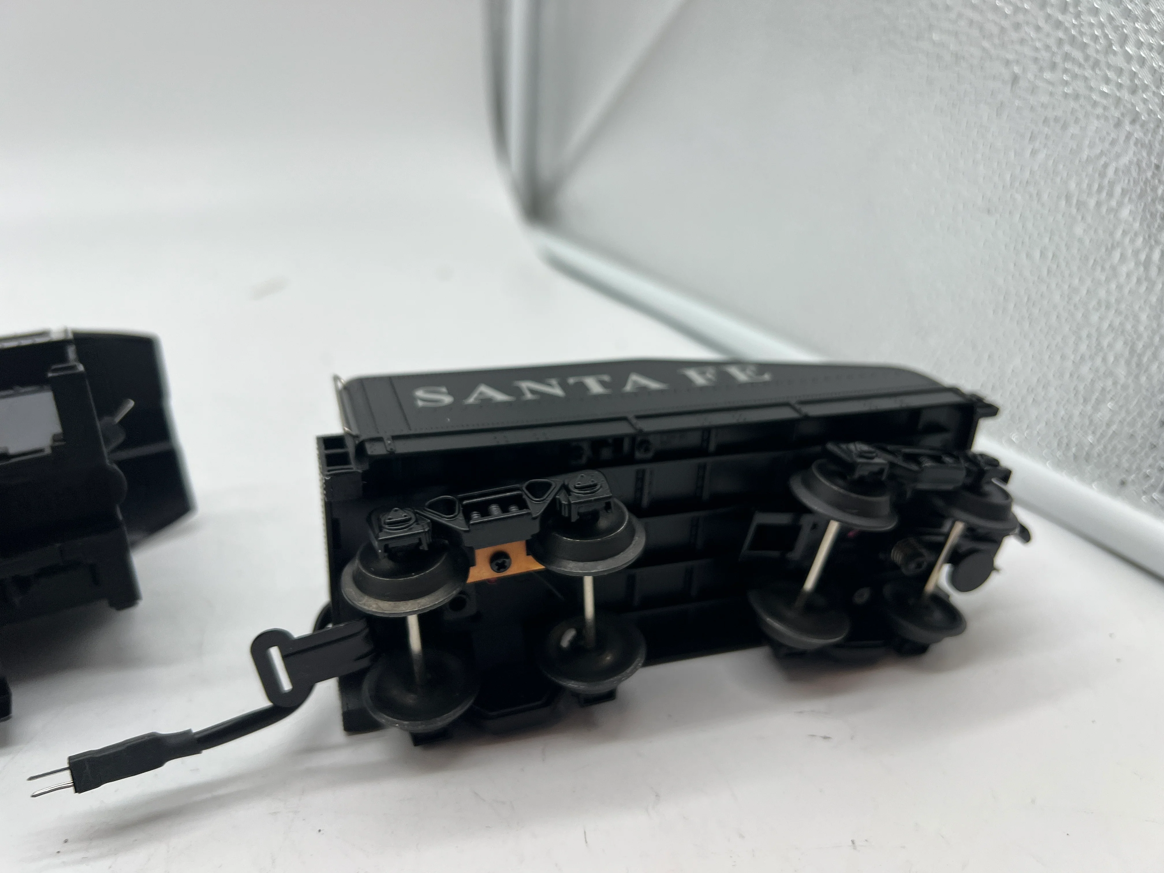 Lionel 6-28661 SANTA FE 0-4-0 #2300 steam locomotive O SCALE Like New - Image 3