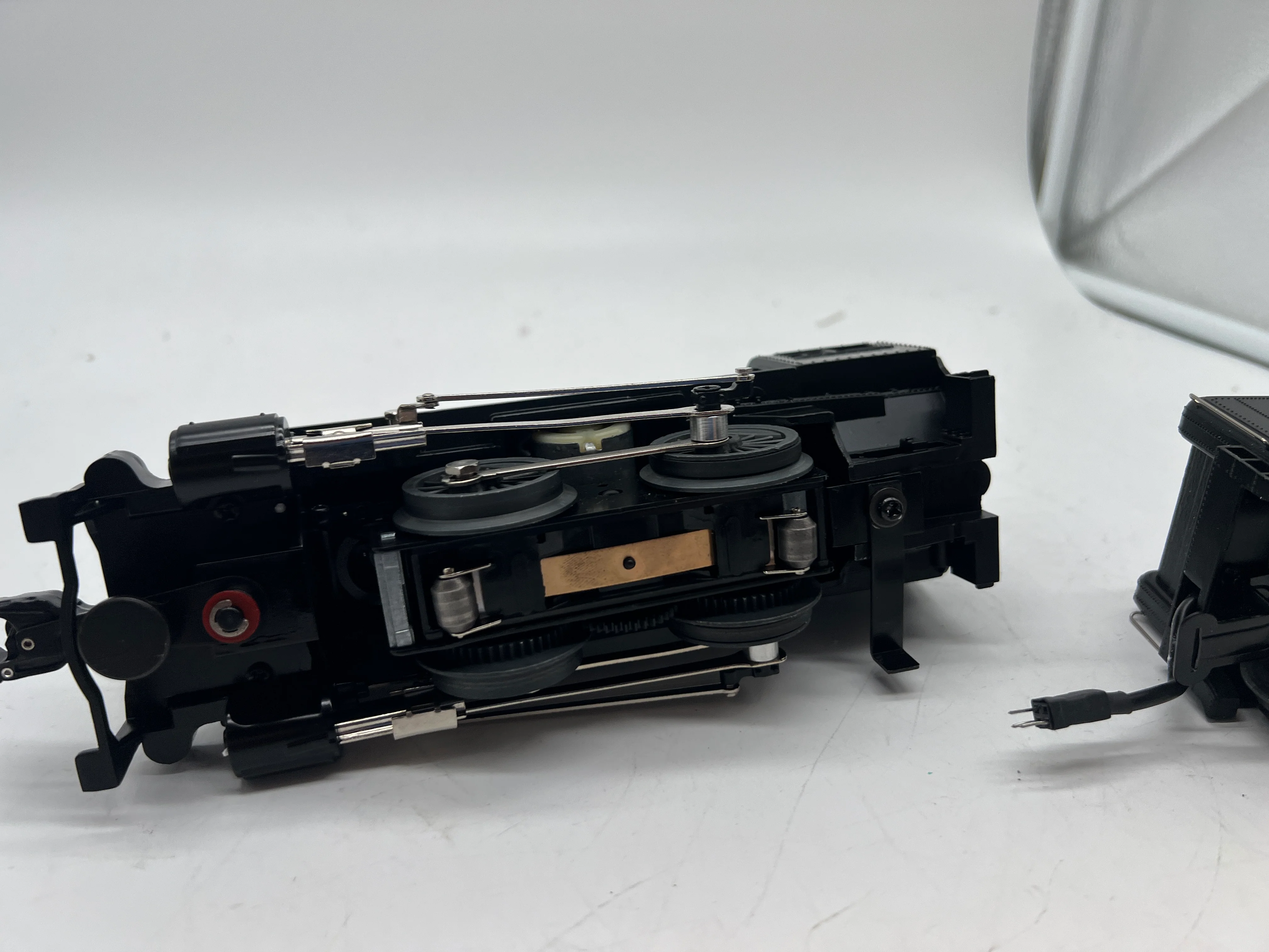 Lionel 6-28661 SANTA FE 0-4-0 #2300 steam locomotive O SCALE Like New - Image 4