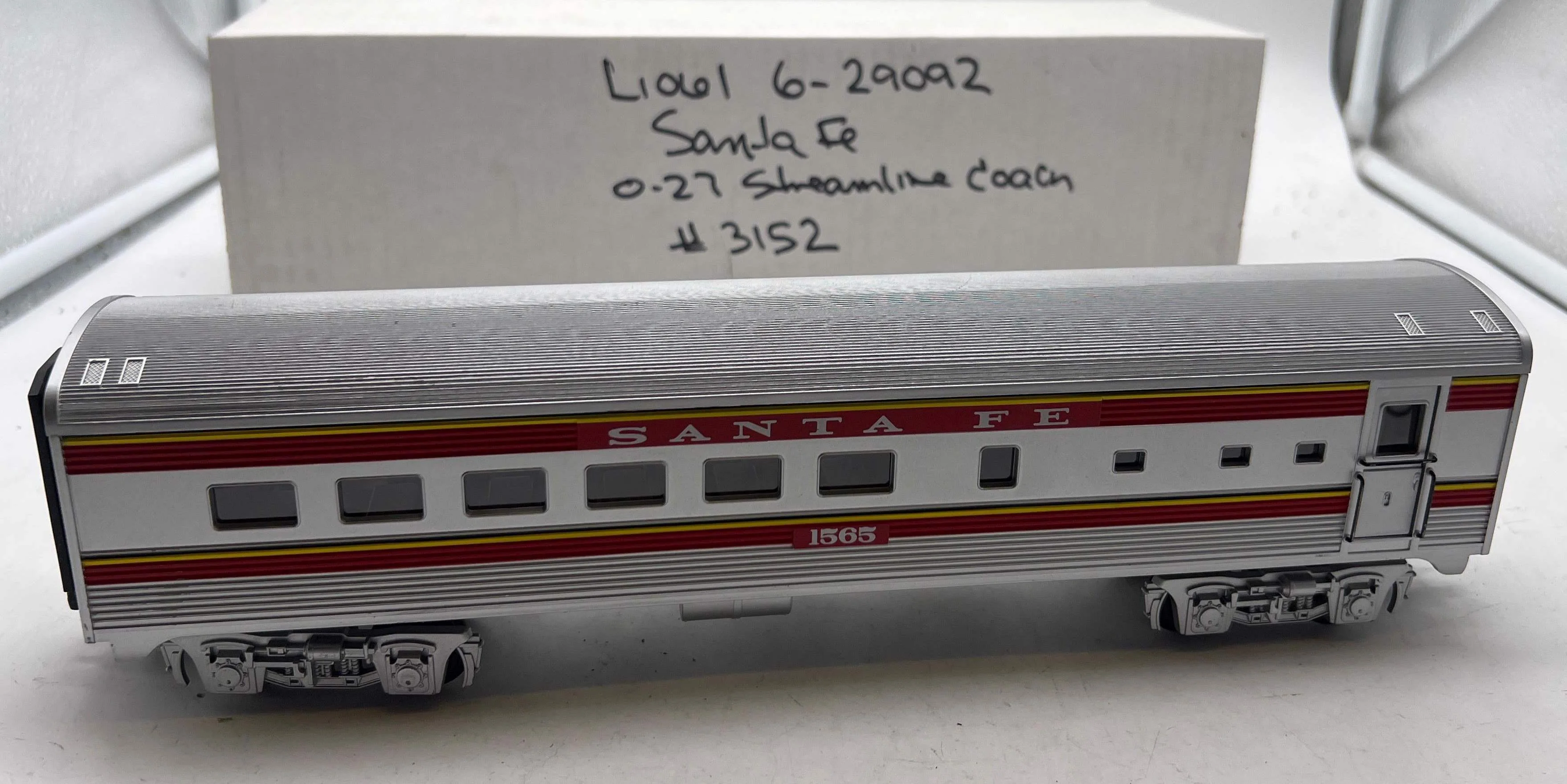 Lionel 6-29092 SANTA FE Streamlined Coach Car O Scale Used Excellent Damaged Box