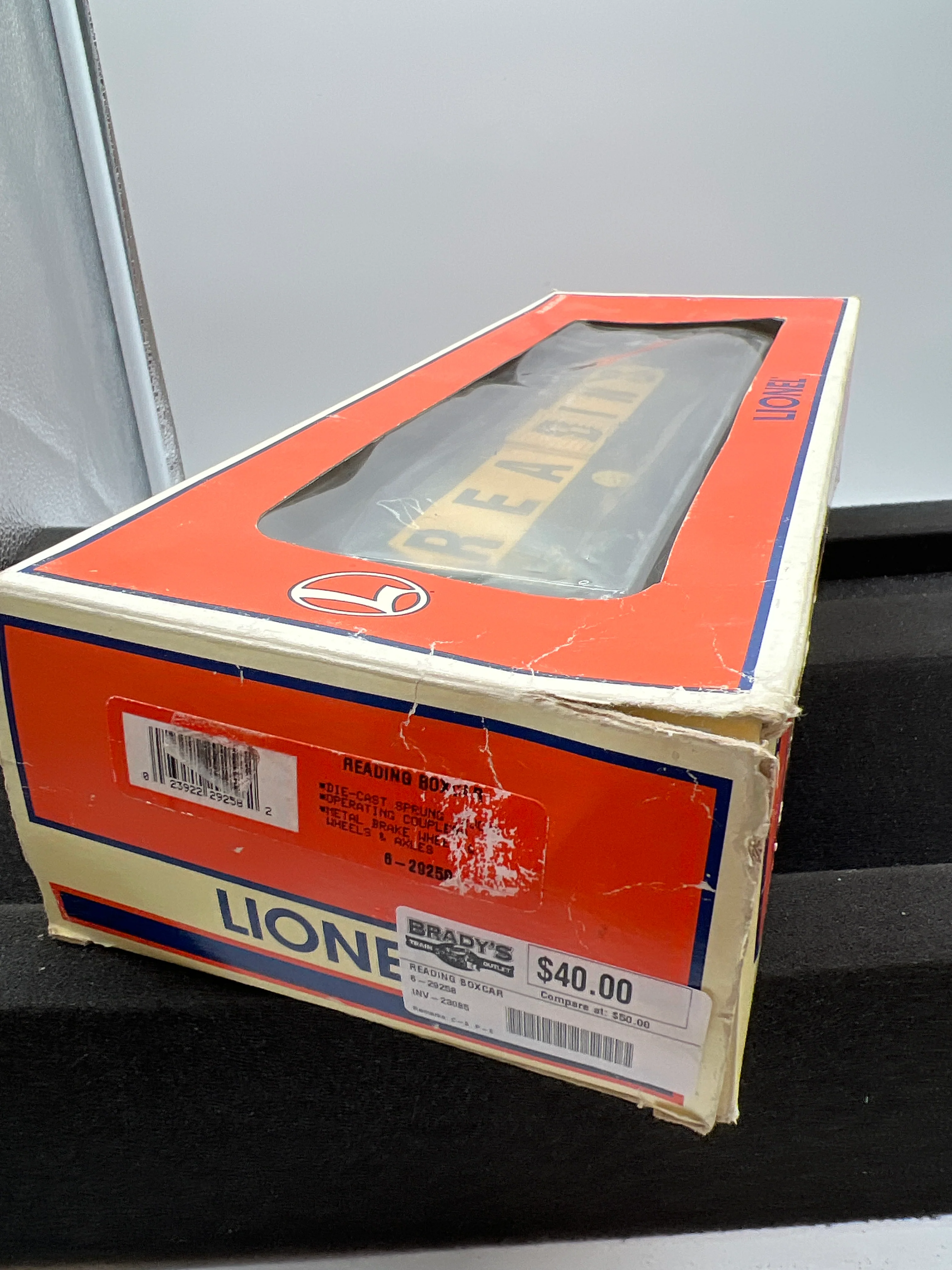 Lionel 6-29258 Reading boxcar die cast frane O SCALE NEW Damaged Box - Image 2