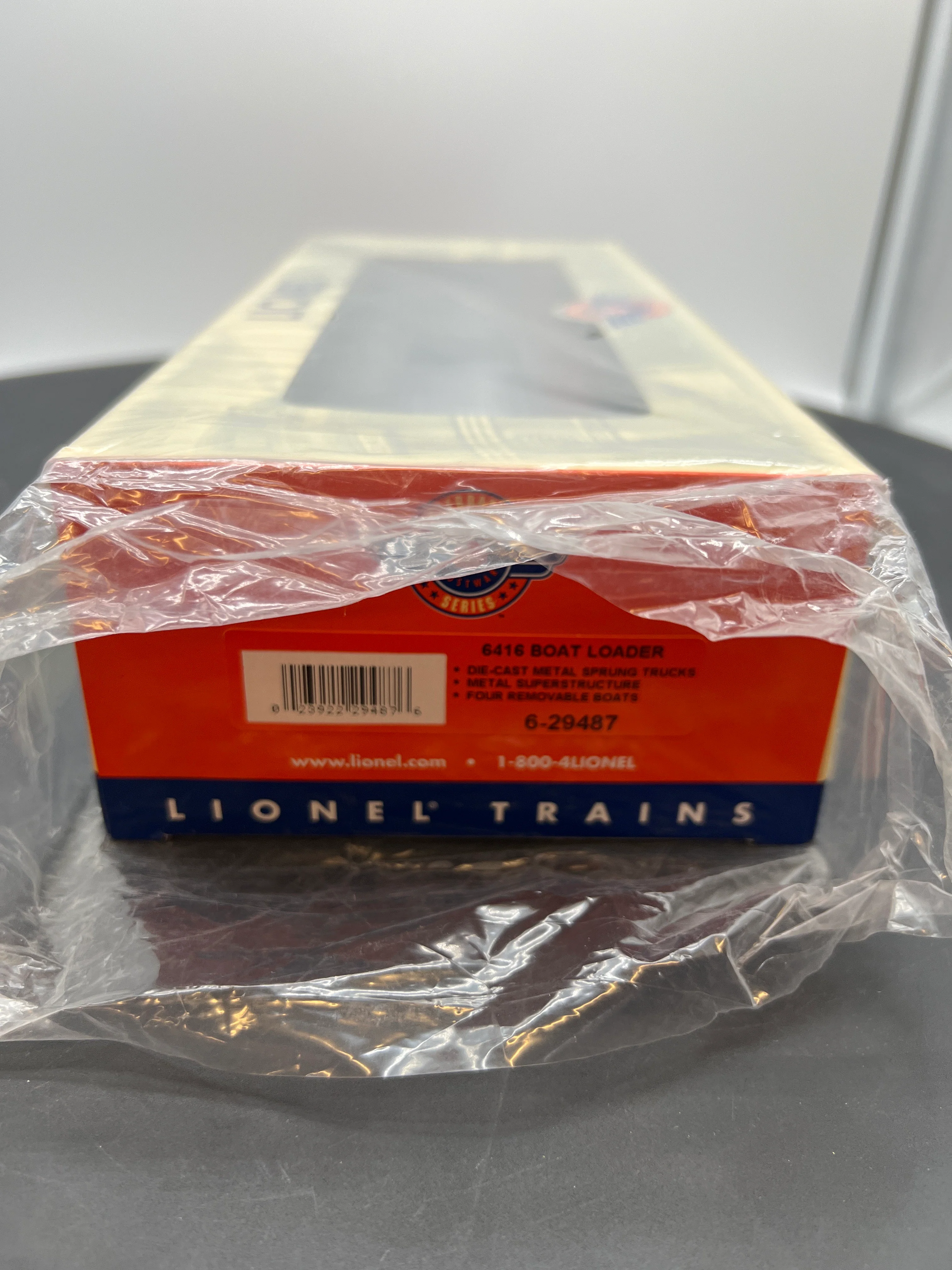 Lionel 6-29487 6416 postwar celebration series boat loader with 4 blue boats - O scale. NEW - Image 2