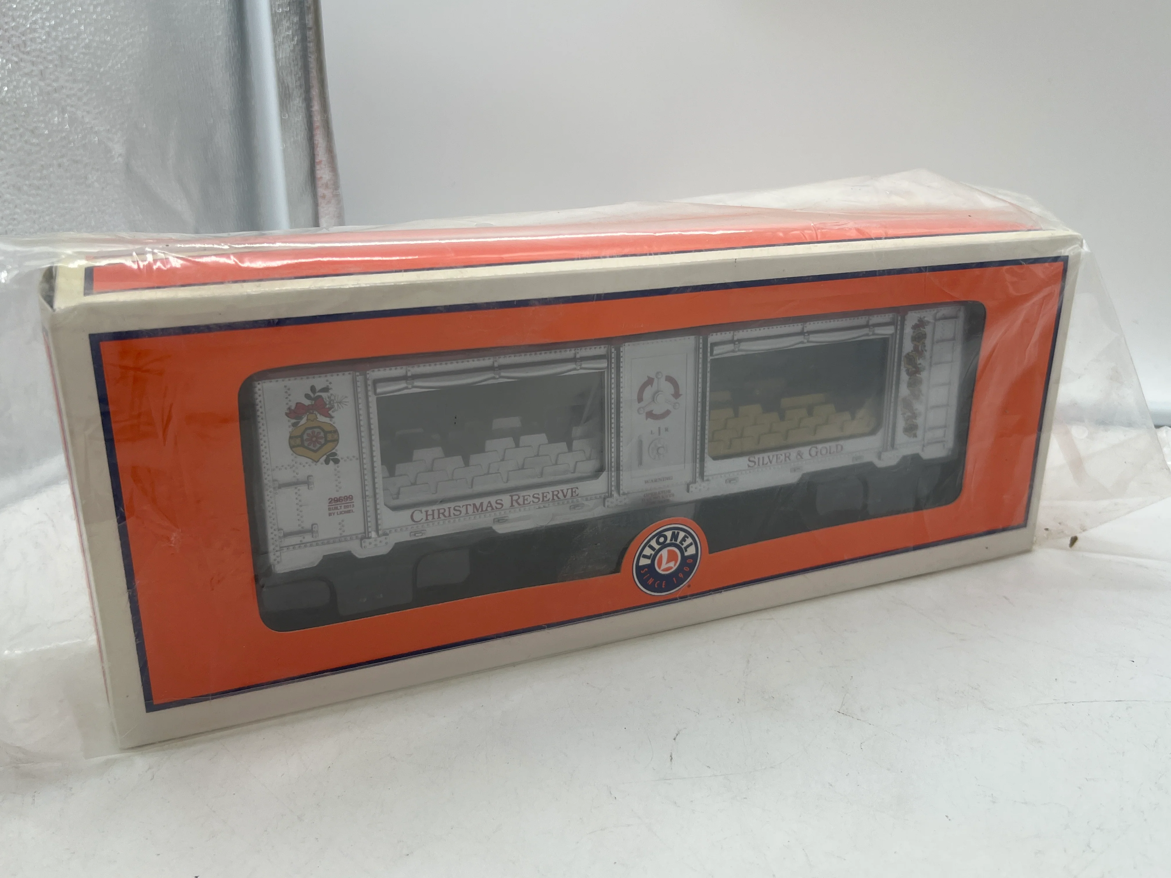 Lionel 6-29699 SILVER AND GOLD CHRISTMAS MINT CAR AB O SCALE NEW - Image 2