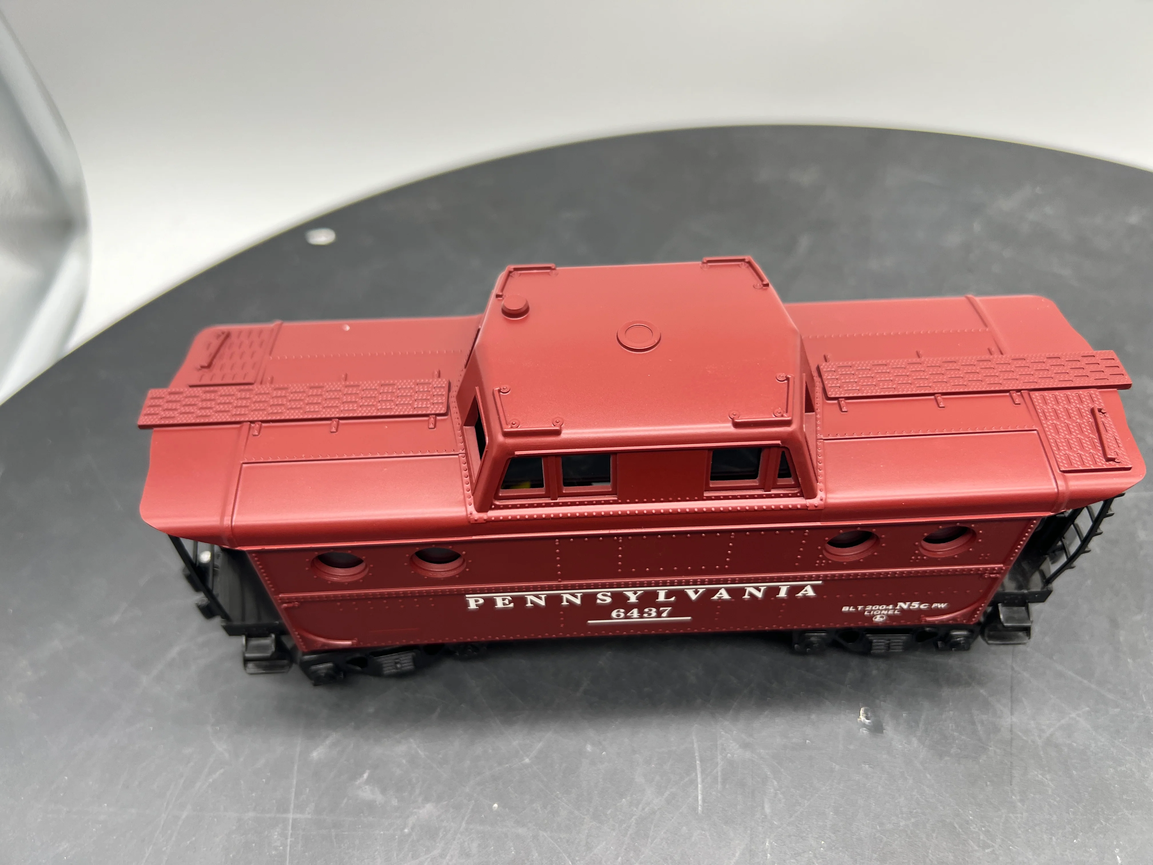 Lionel 6-29706 "6437" Postwar celebration series PWC Pennsylvania Rail Road porthole caboose O SCALE Like New - Image 3