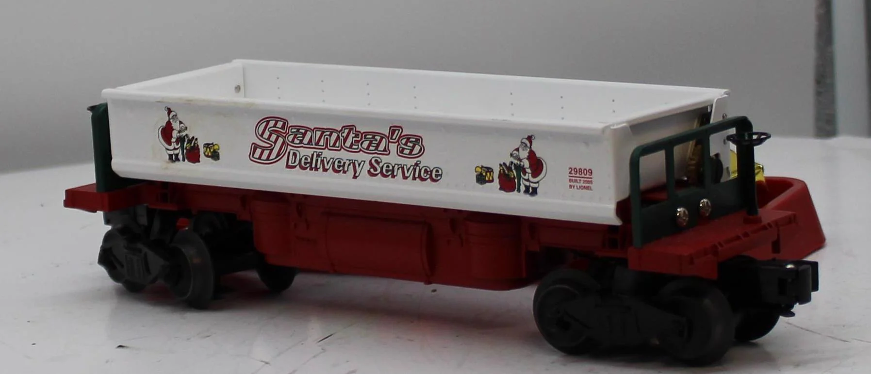 Lionel 6-29809 Christmas Dump Car with Presents O SCALE Used Excellent red dump bin - Image 4