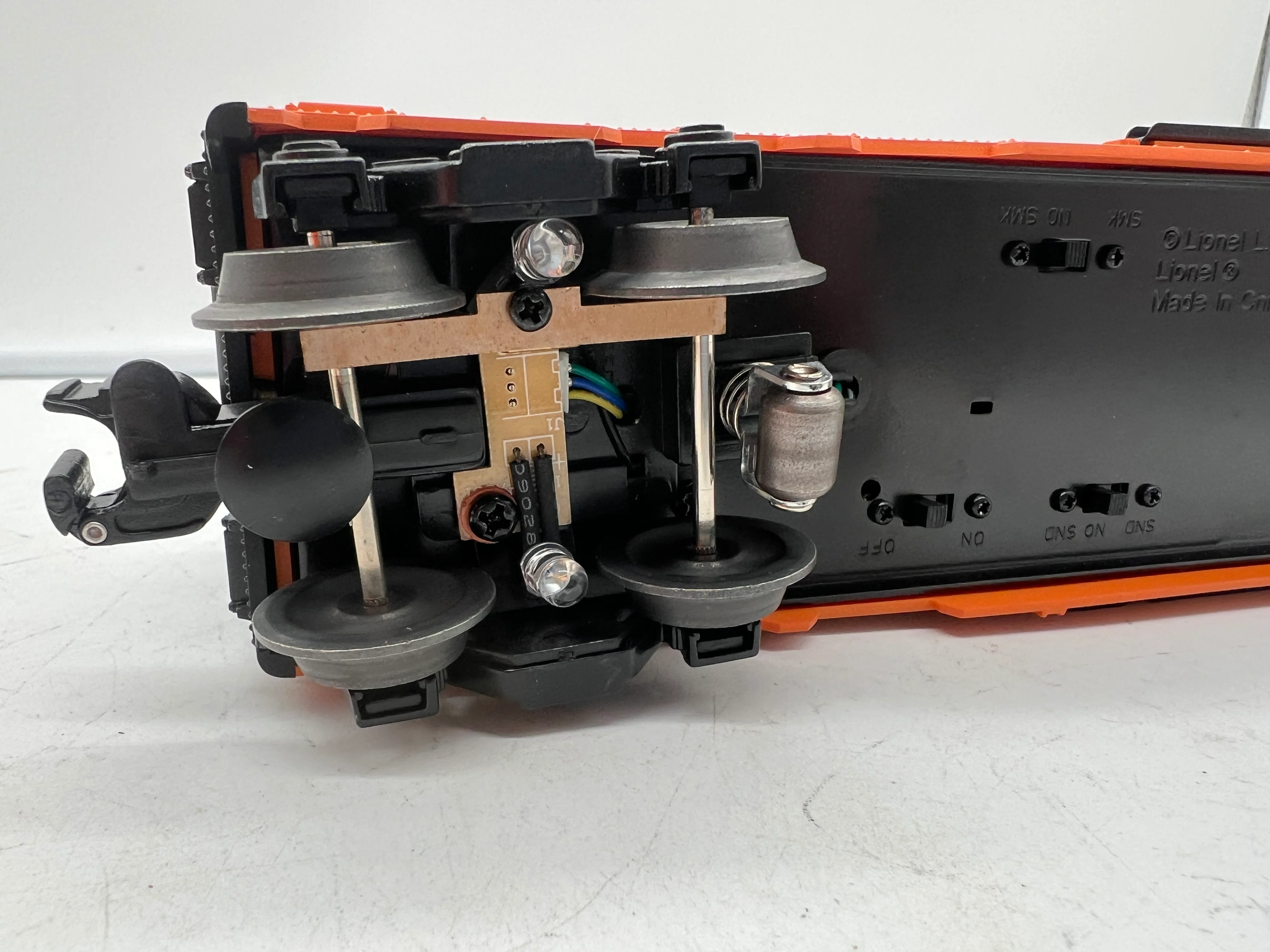 Lionel 6-29812 SANTA FE HOT BOX REEFER orange O SCALE Like New - Image 4