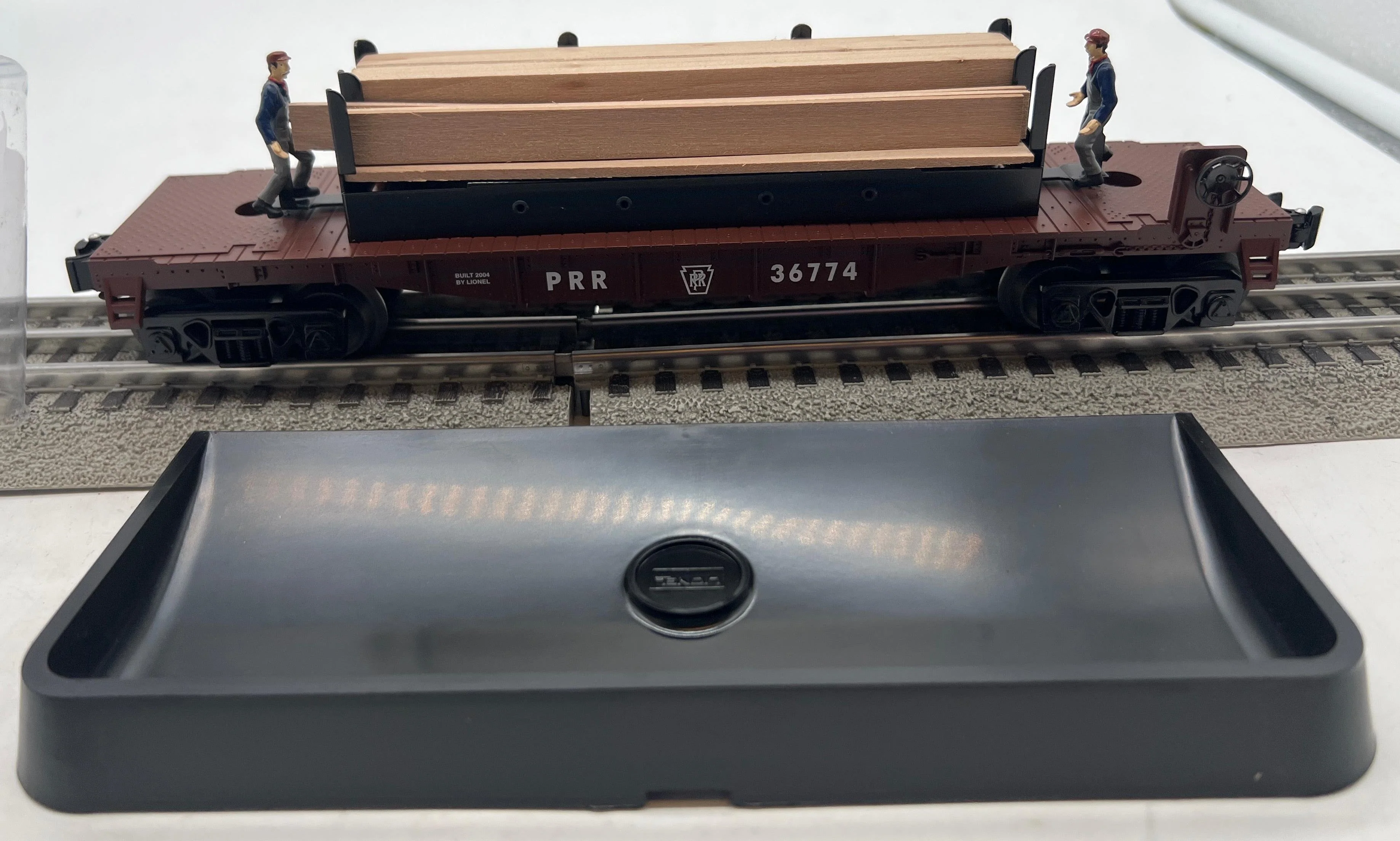 Lionel 6-36774 Pennsylvania PRR Moe & Joe Lumber Flatcar O SCALE Like New - Image 3