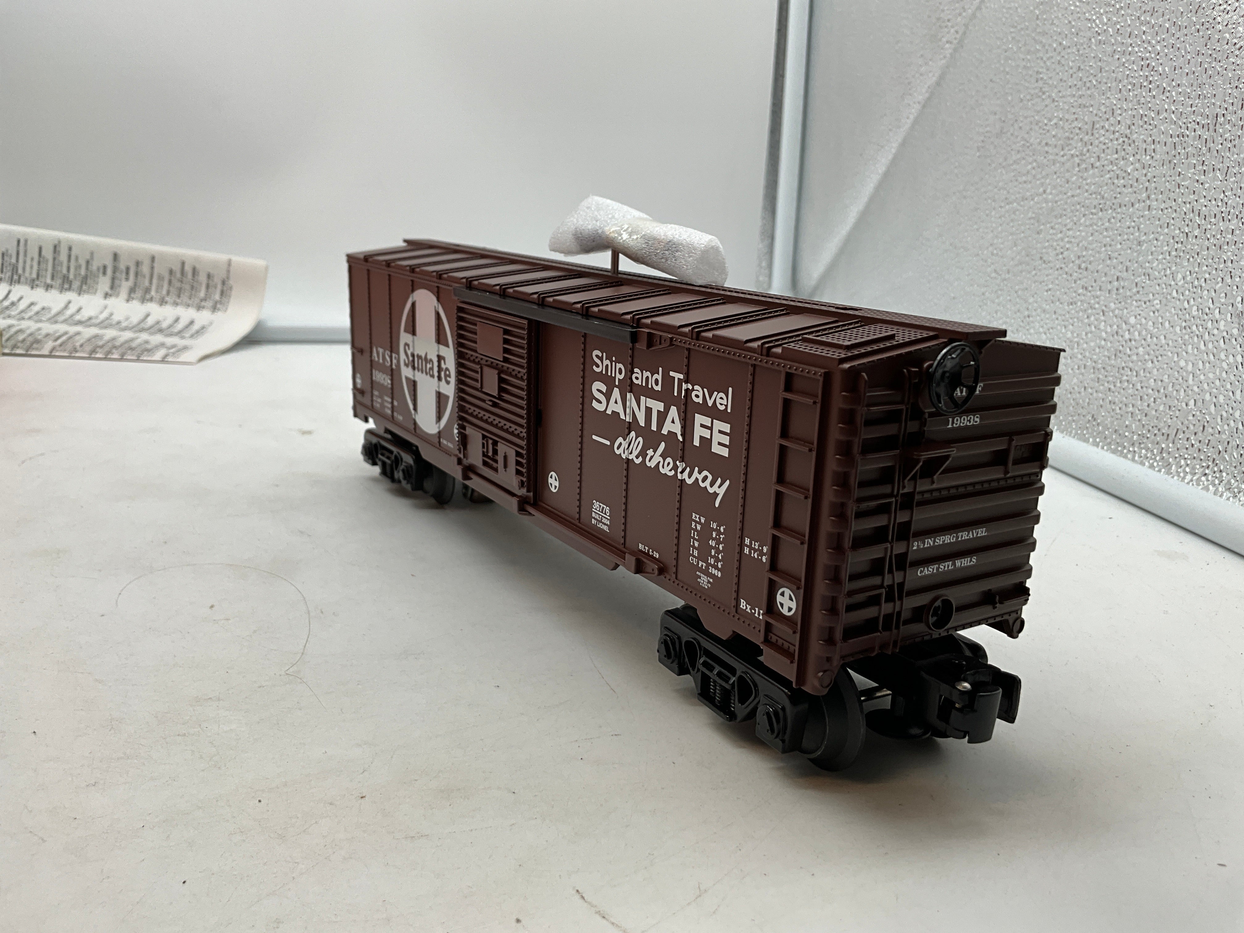 Lionel 6-36776 SANTA FE WALKING BRAKEMAN CAR O SCALE NEW Damaged Box - Image 4