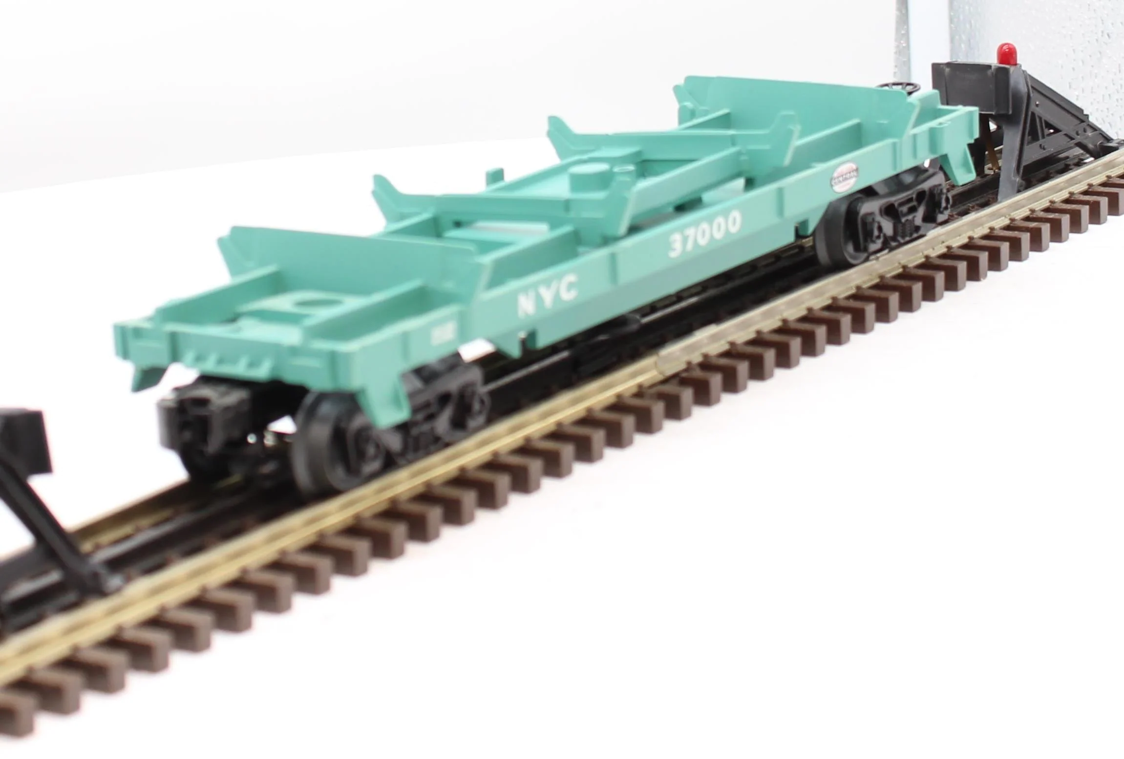 Lionel 6-37000 NEW YORK CENTRAL Log Dump Car O Scale Used Wrong Box - Image 4