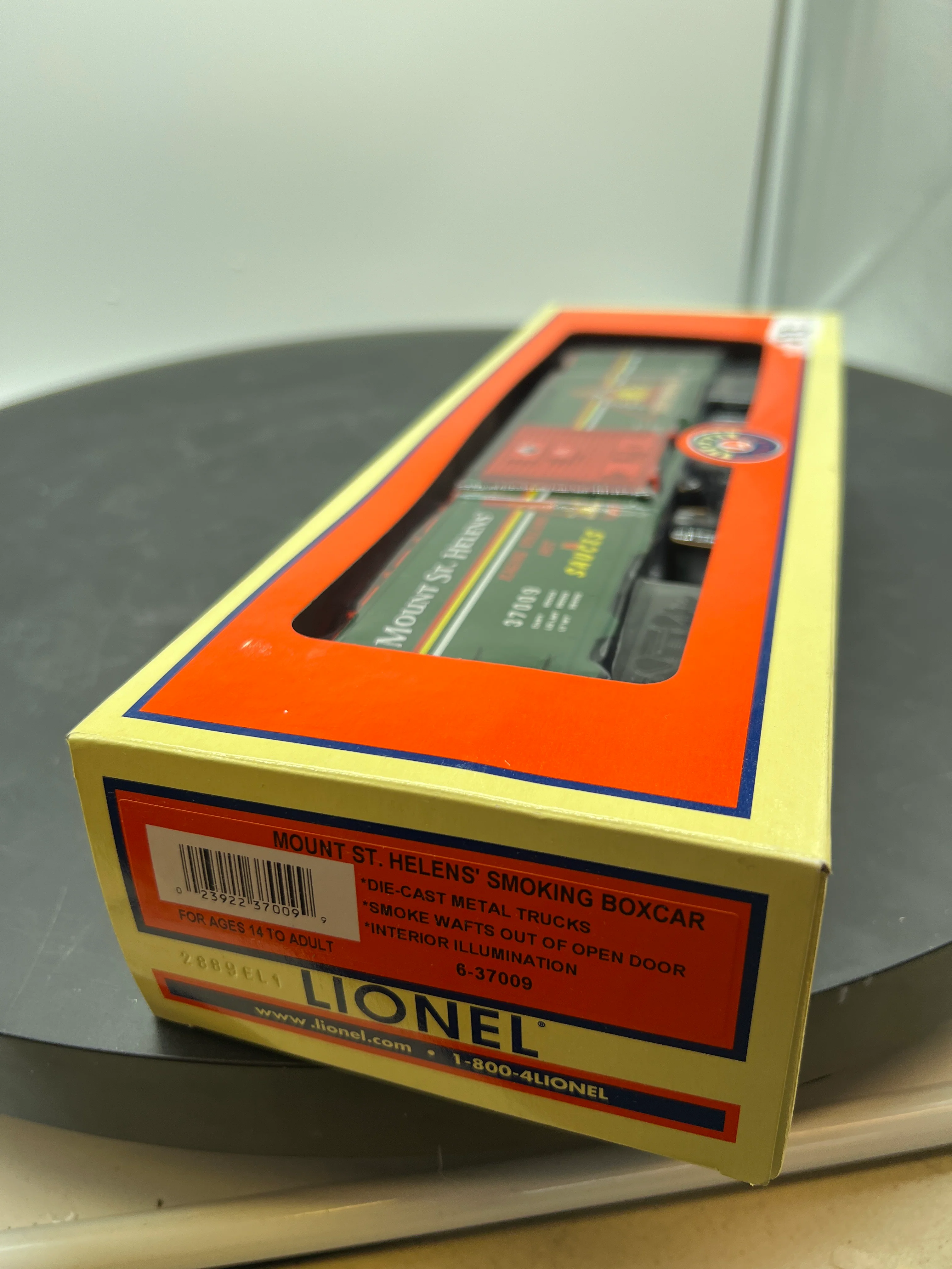 Lionel 6-37009 MOUNT ST. HELENS SMOKING BOXCAR O SCALE NEW - Image 4