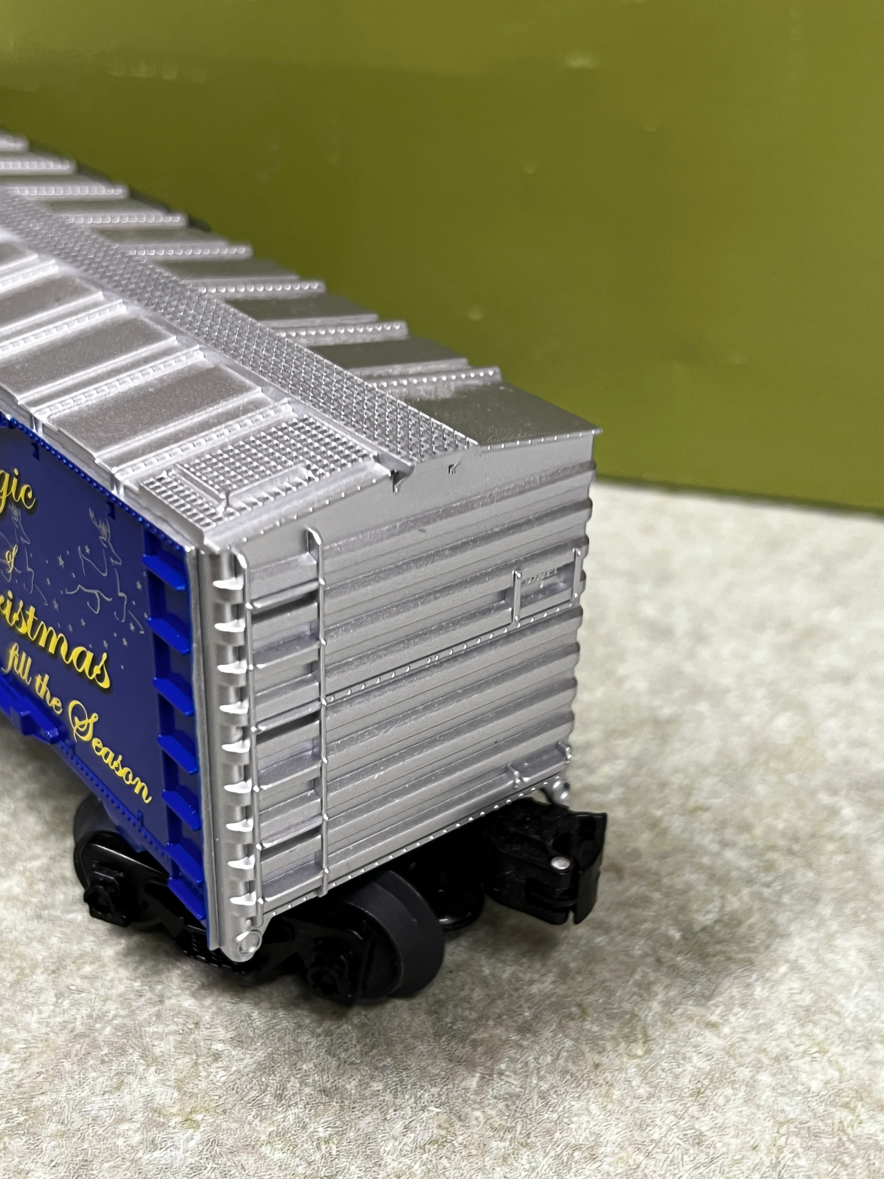Lionel 6-37046 Santa' s Flyer Magic of Christmas boxcar (blue) NO BOX - Image 3