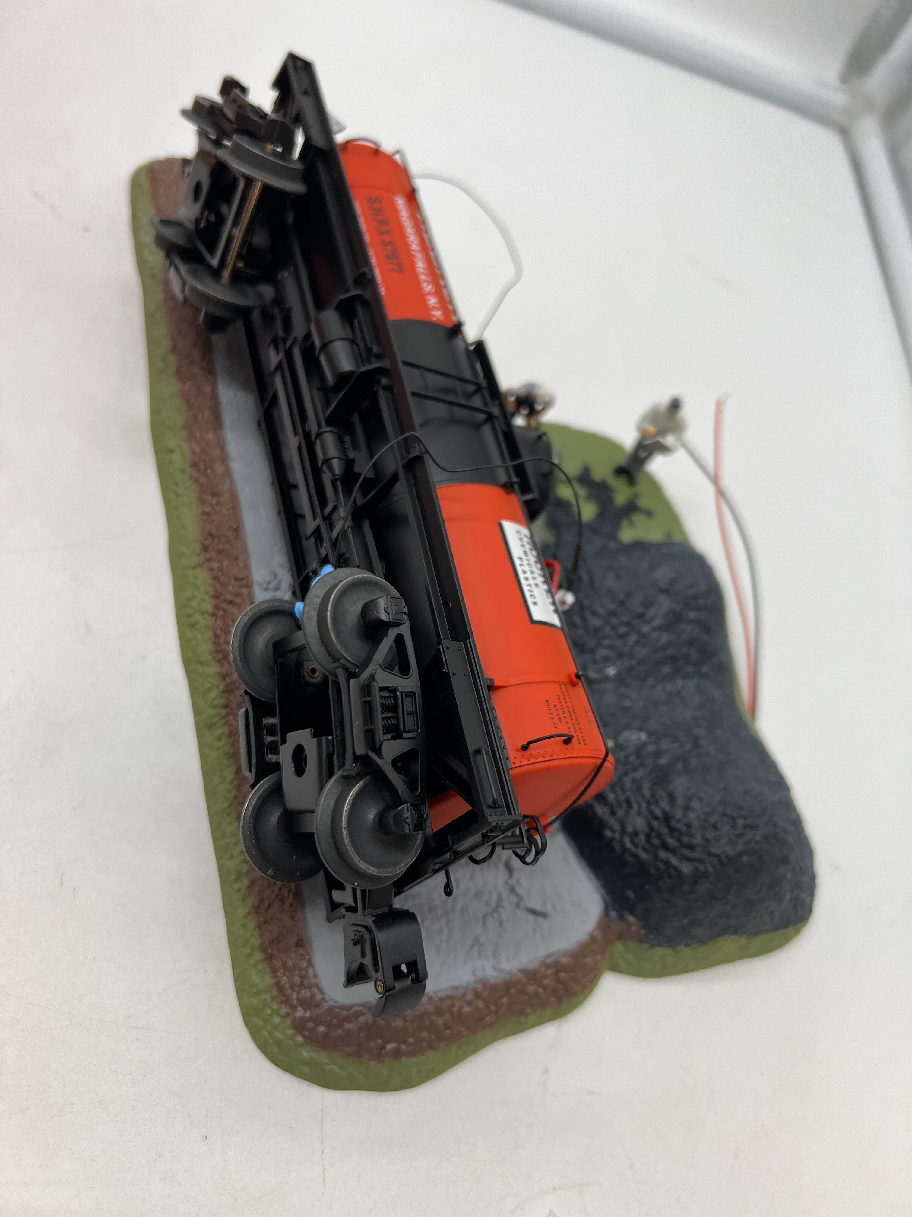 Lionel 6-37977 HOOKER TANK CAR ACCIDENT O SCALE Like New - Image 5