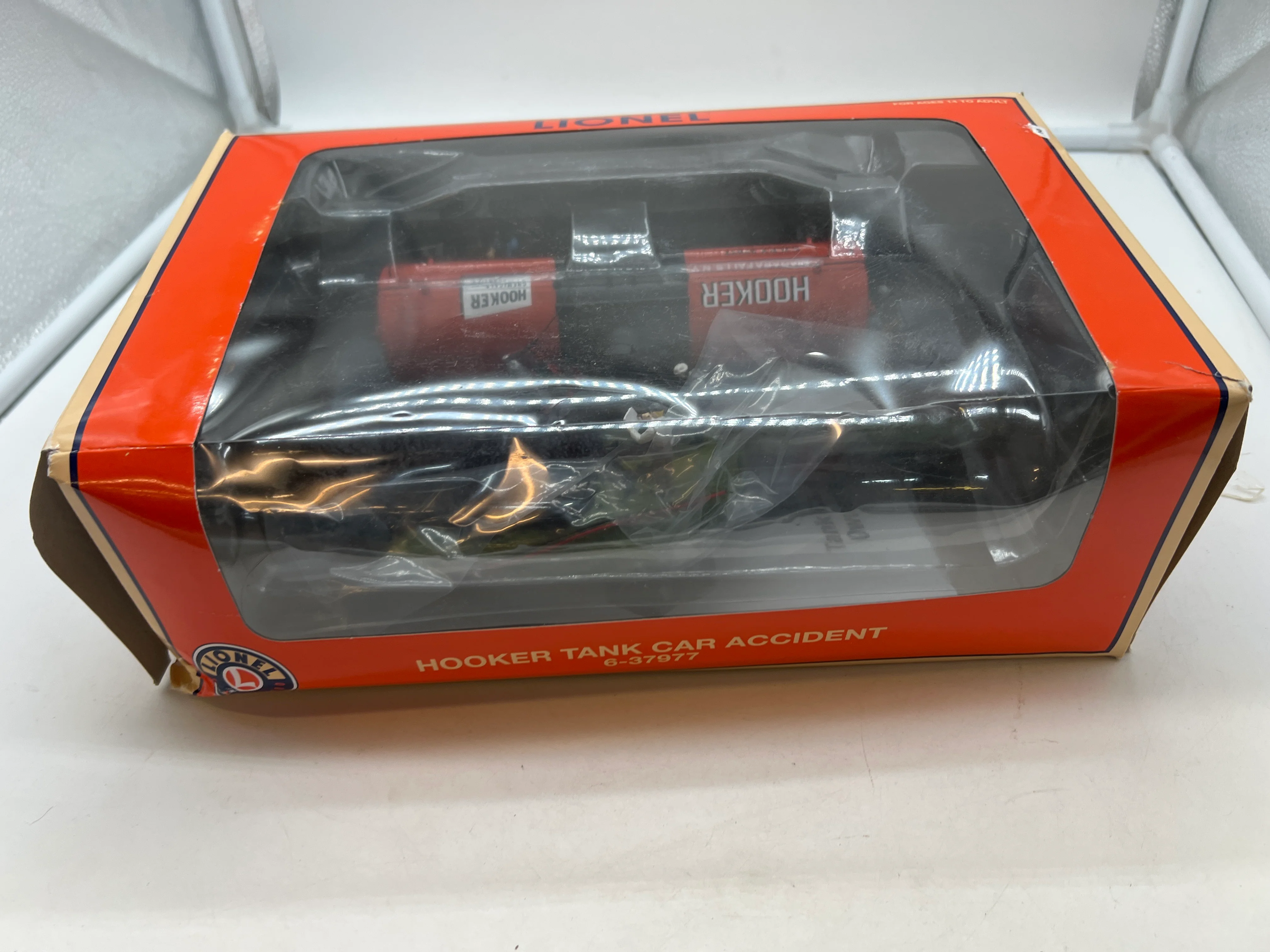 Lionel 6-37977 HOOKER TANK CAR ACCIDENT O SCALE Like New - Image 7