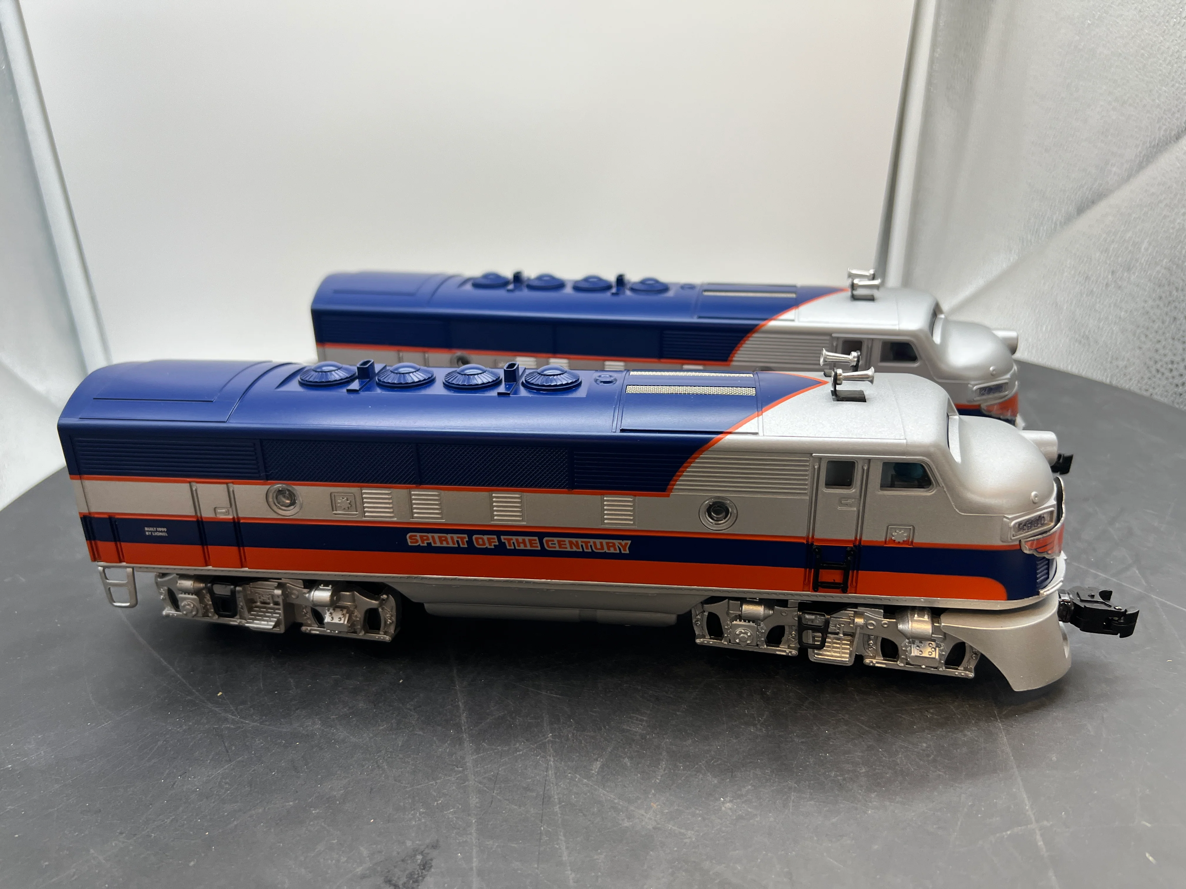 Lionel 6-38153 Spirit of the Century F3 AA diesel set with TMCC Railsounds O SCALE Like New - Image 4