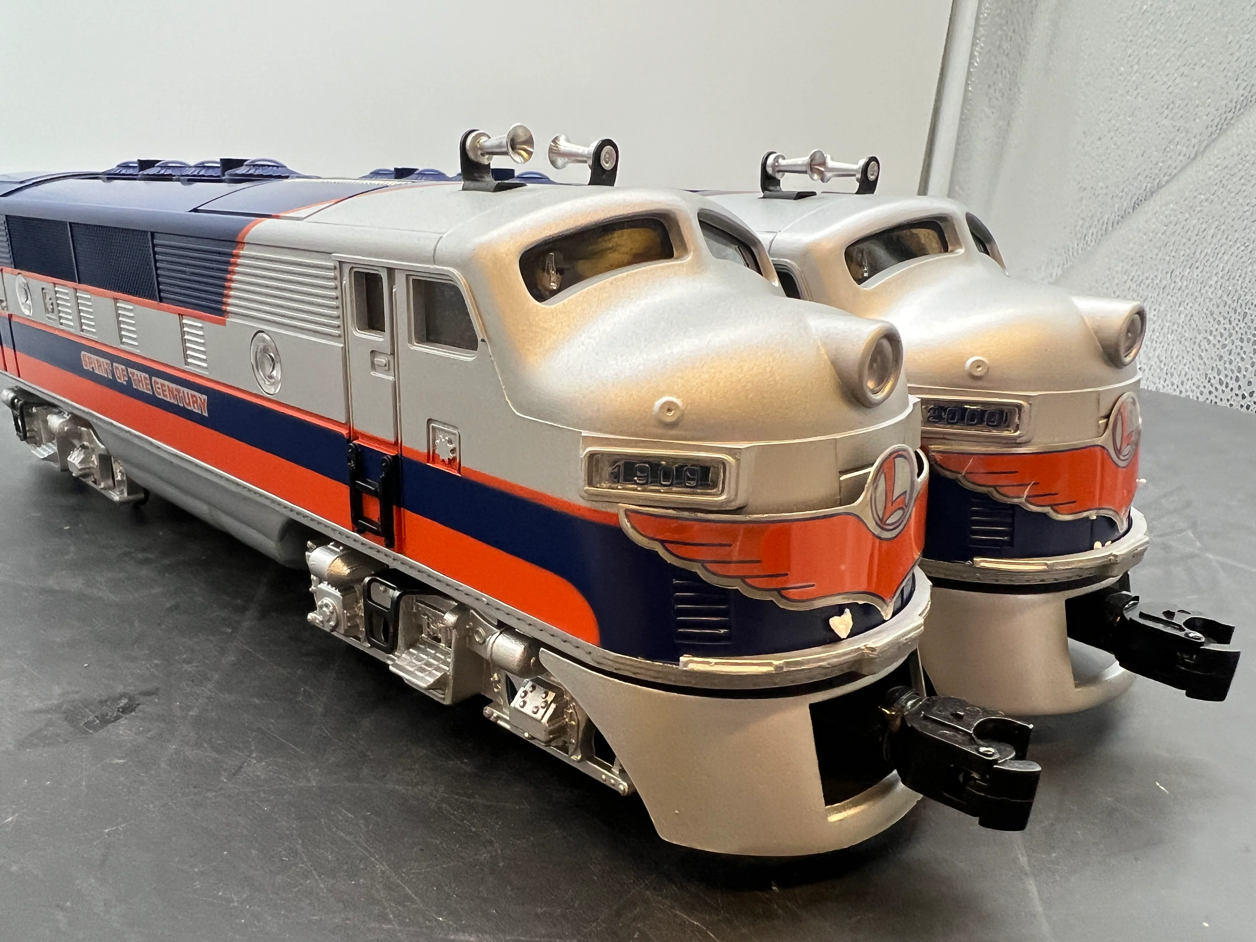 Lionel 6-38153 Spirit of the Century F3 AA diesel set with TMCC Railsounds O SCALE Like New - Image 5