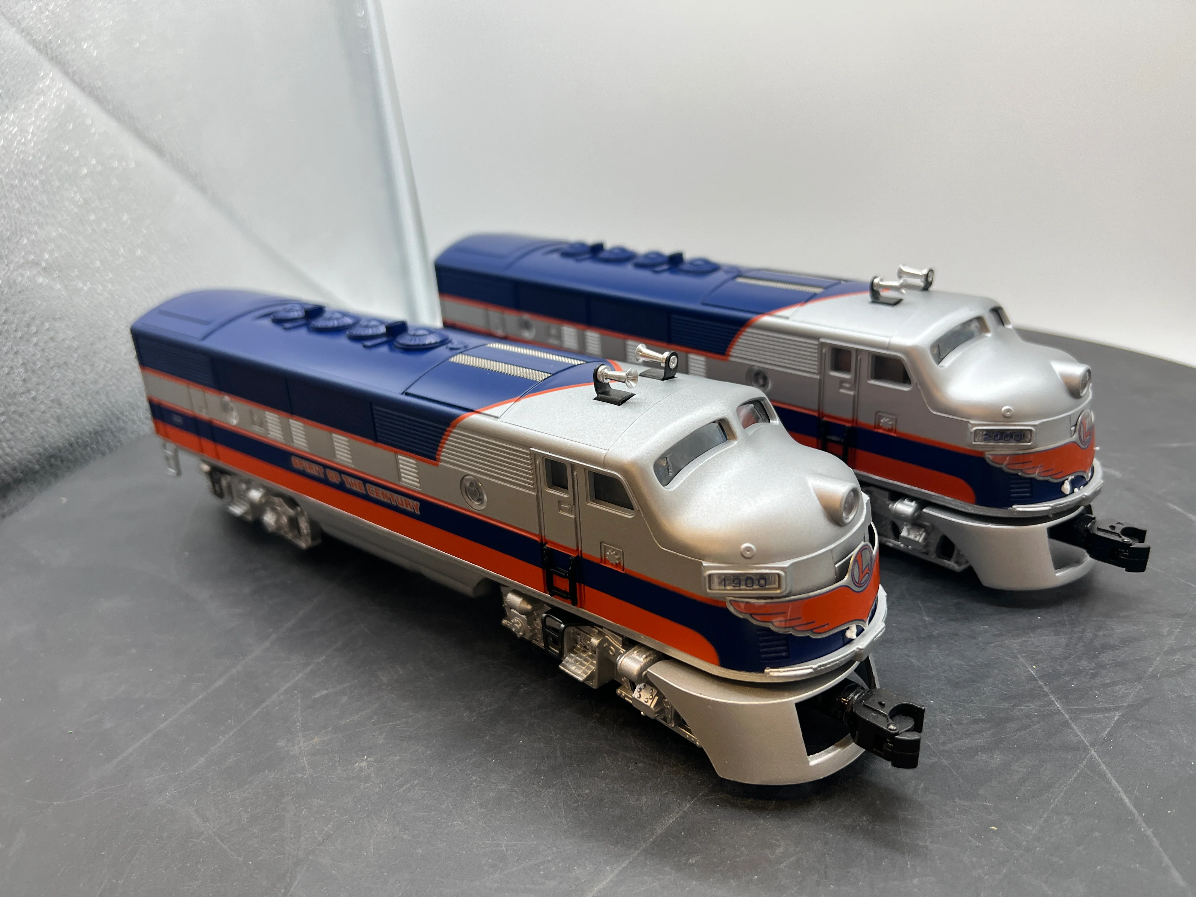 Lionel 6-38153 Spirit of the Century F3 AA diesel set with TMCC Railsounds O SCALE Like New - Image 6