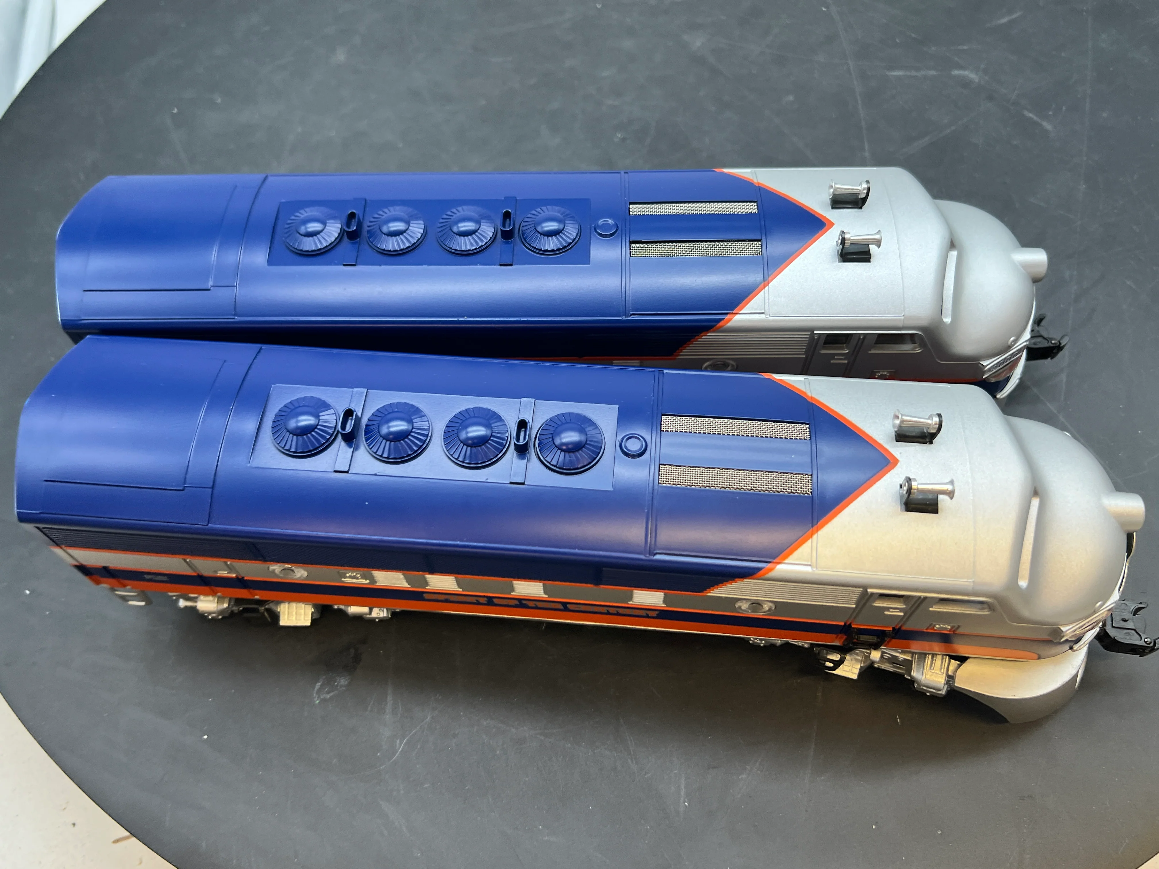 Lionel 6-38153 Spirit of the Century F3 AA diesel set with TMCC Railsounds O SCALE Like New - Image 8