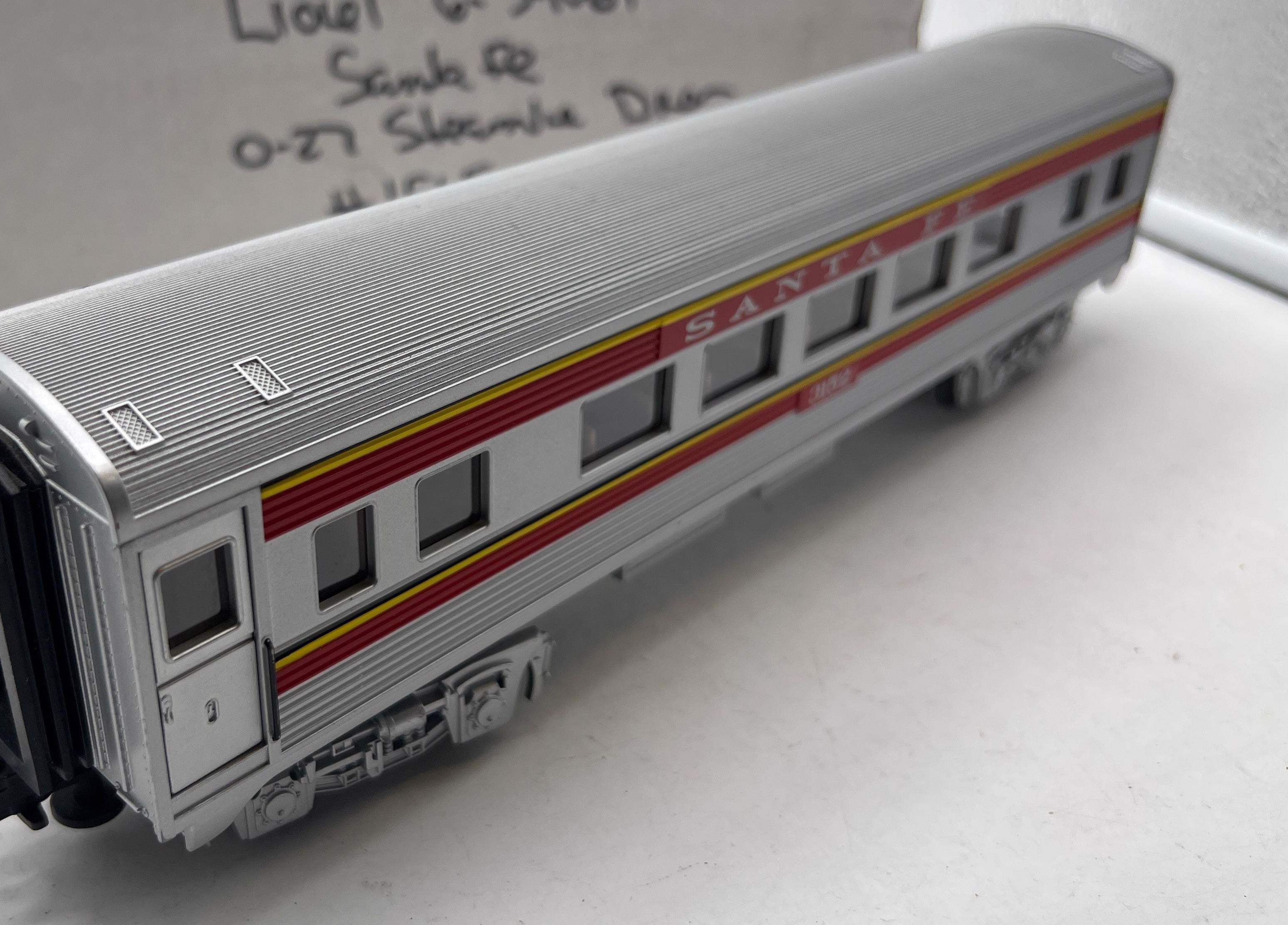 Lionel 6-39061 Santa Fe Passenger car  O SCALE Used Excellent Damaged Box - Image 2
