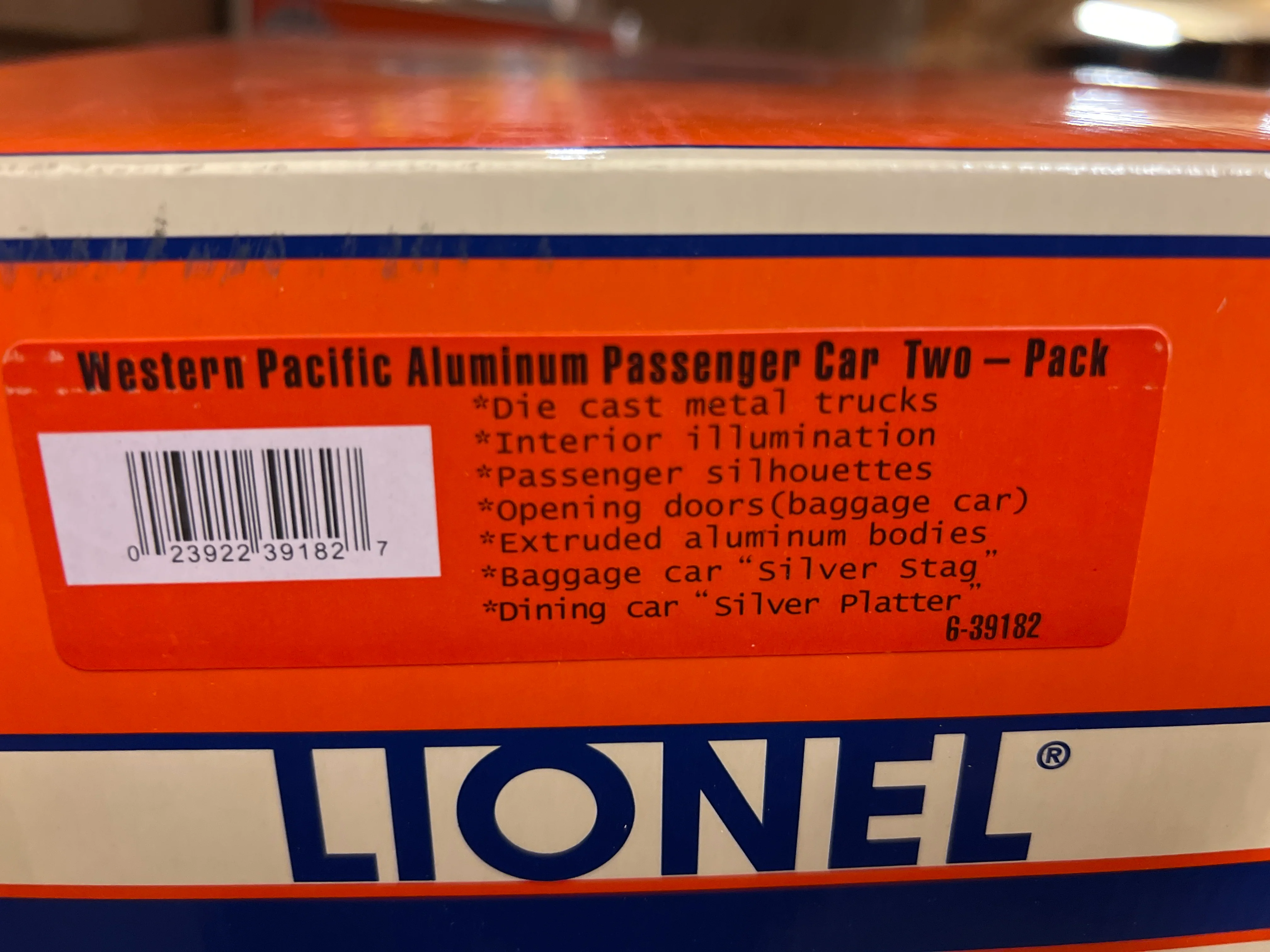 Lionel 6-39182 WESTERN PACIFIC "CALIFORNIA ZEPHYR" ALUMINUM STREAMLINED PASSENGER CAR 2-PACK O SCALE NEW - Image 3