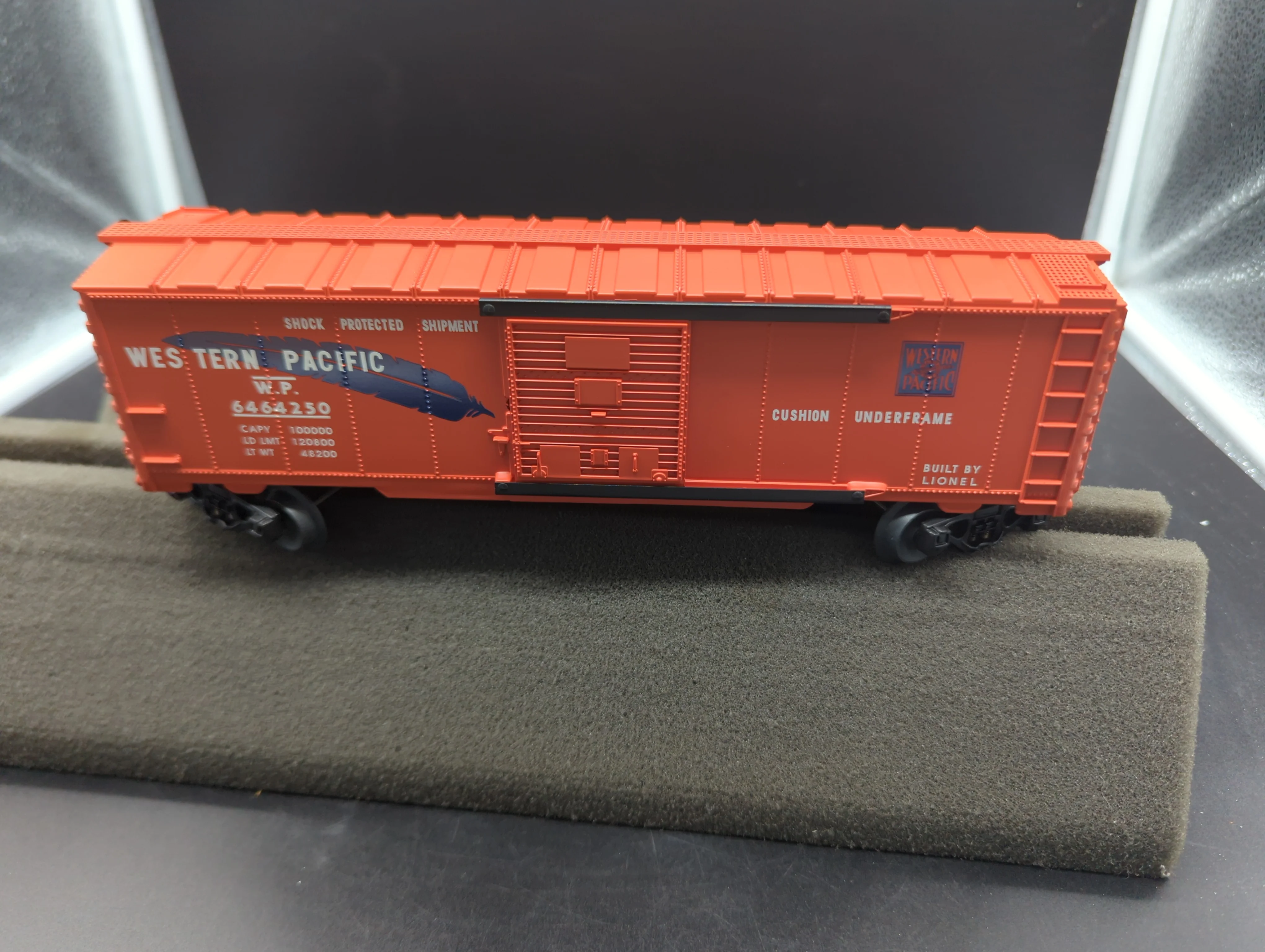 Lionel 6-39236 WESTERN PACIFIC 6464-250 BOXCAR O SCALE Like New - Image 2