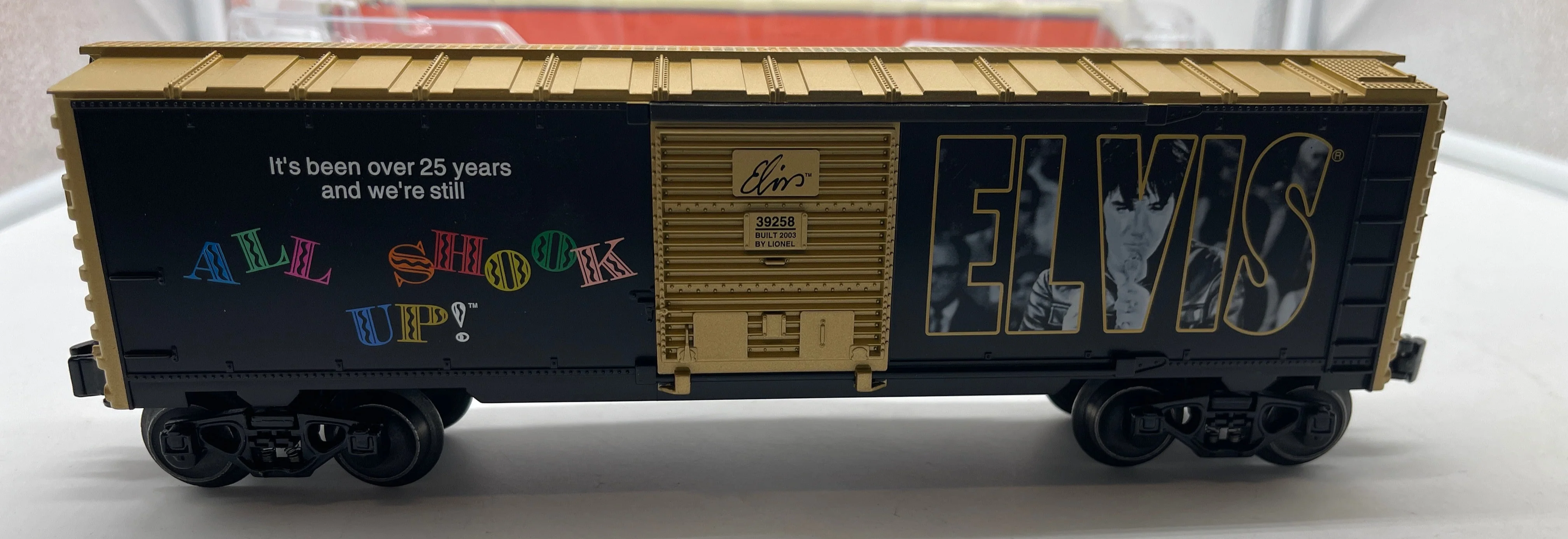Lionel 6-39258 ELVIS PRESLEY ALL SHOOK UP BOXCAR O SCALE NEW Damaged Box