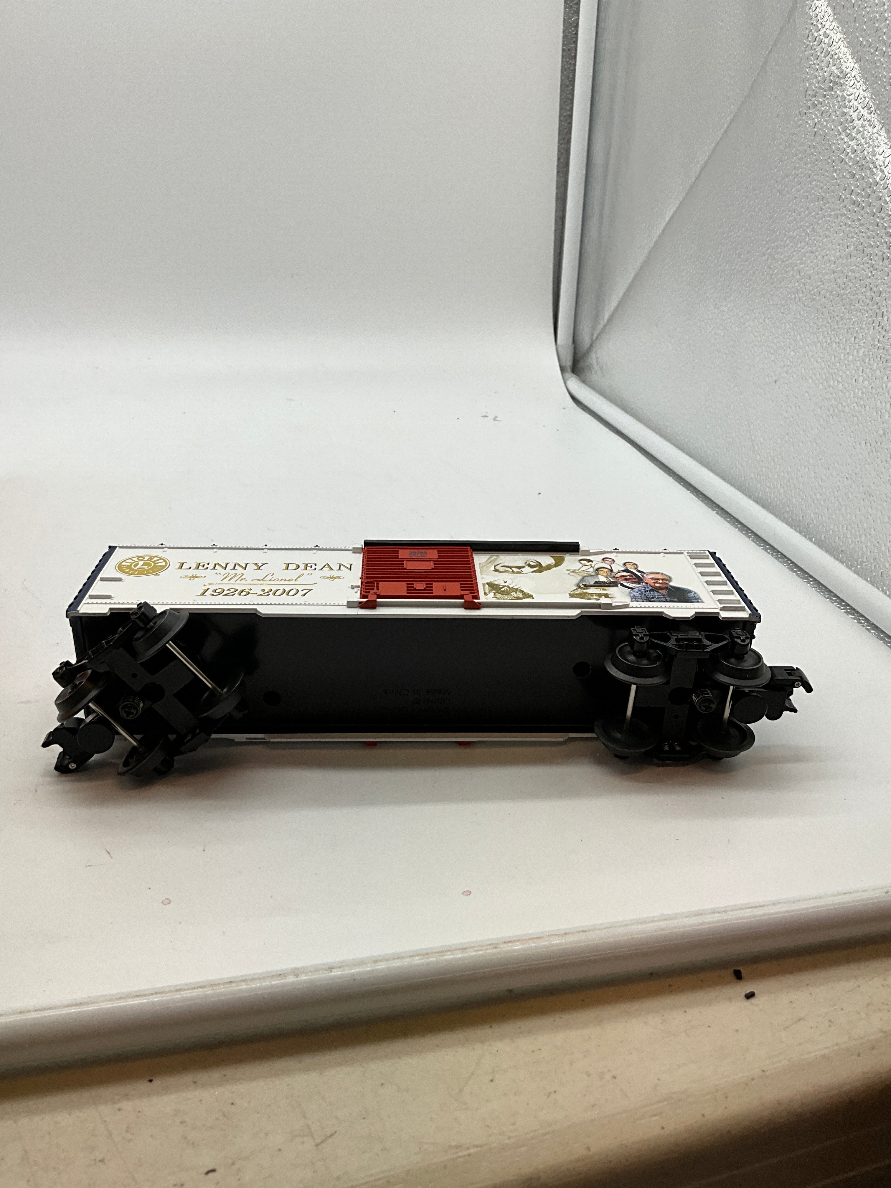 Lionel 6-39299 Lenny Dean Commemoration Boxcar O SCALE NEW - Image 3