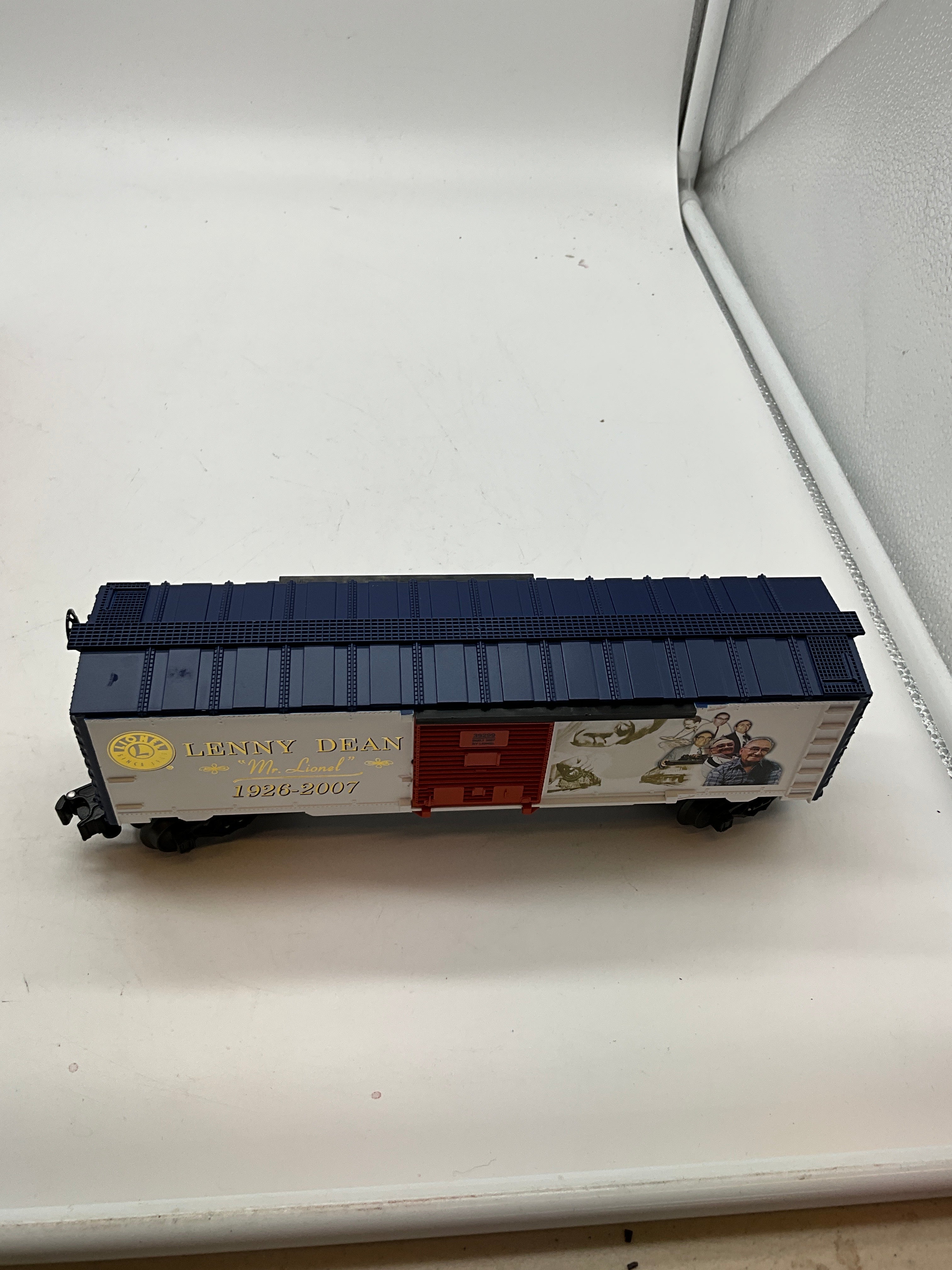 Lionel 6-39299 Lenny Dean Commemoration Boxcar O SCALE NEW - Image 6