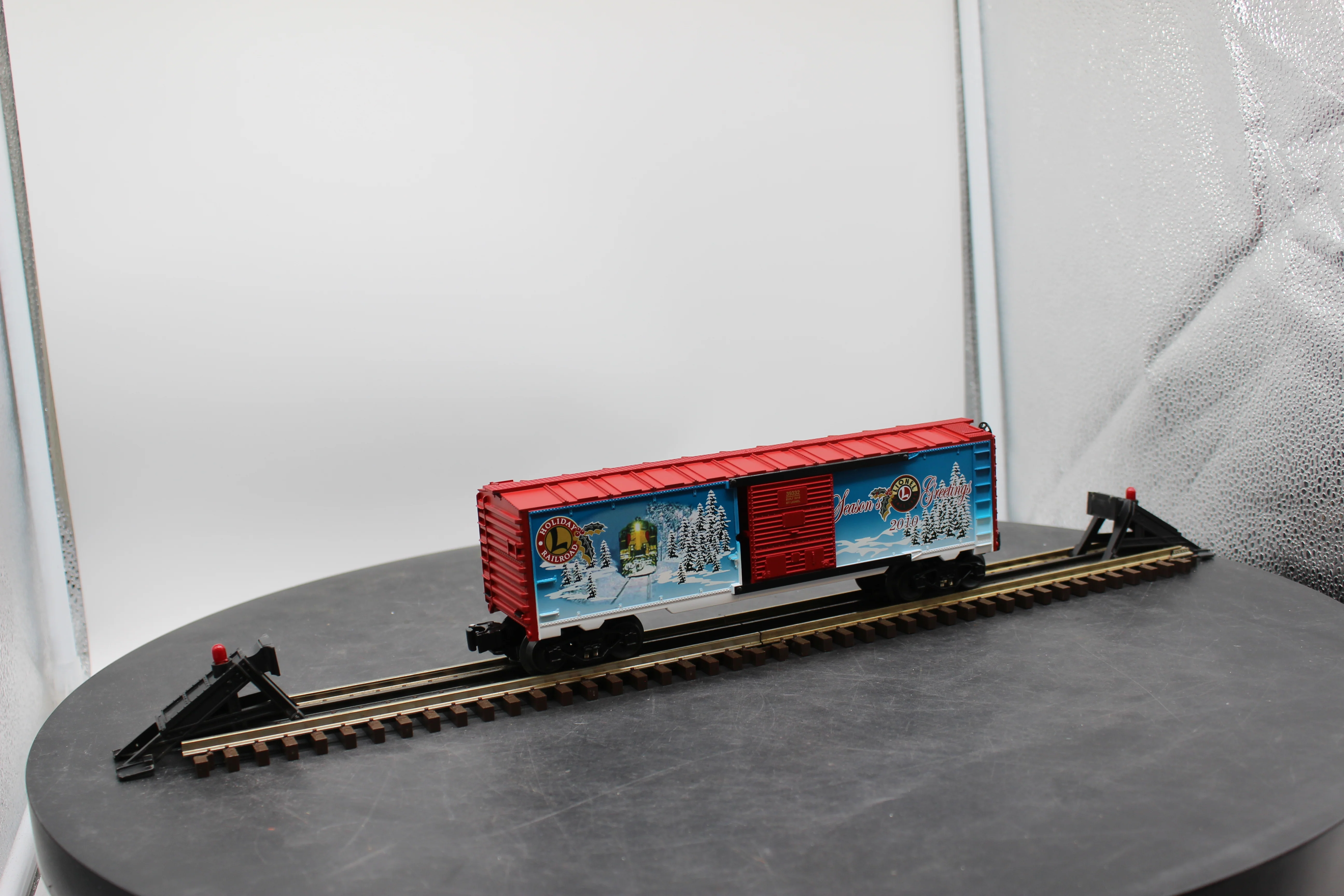 Lionel 6-39332 O-GAUGE 2010 HOLIDAY BOXCAR O SCALE Like New - Image 4