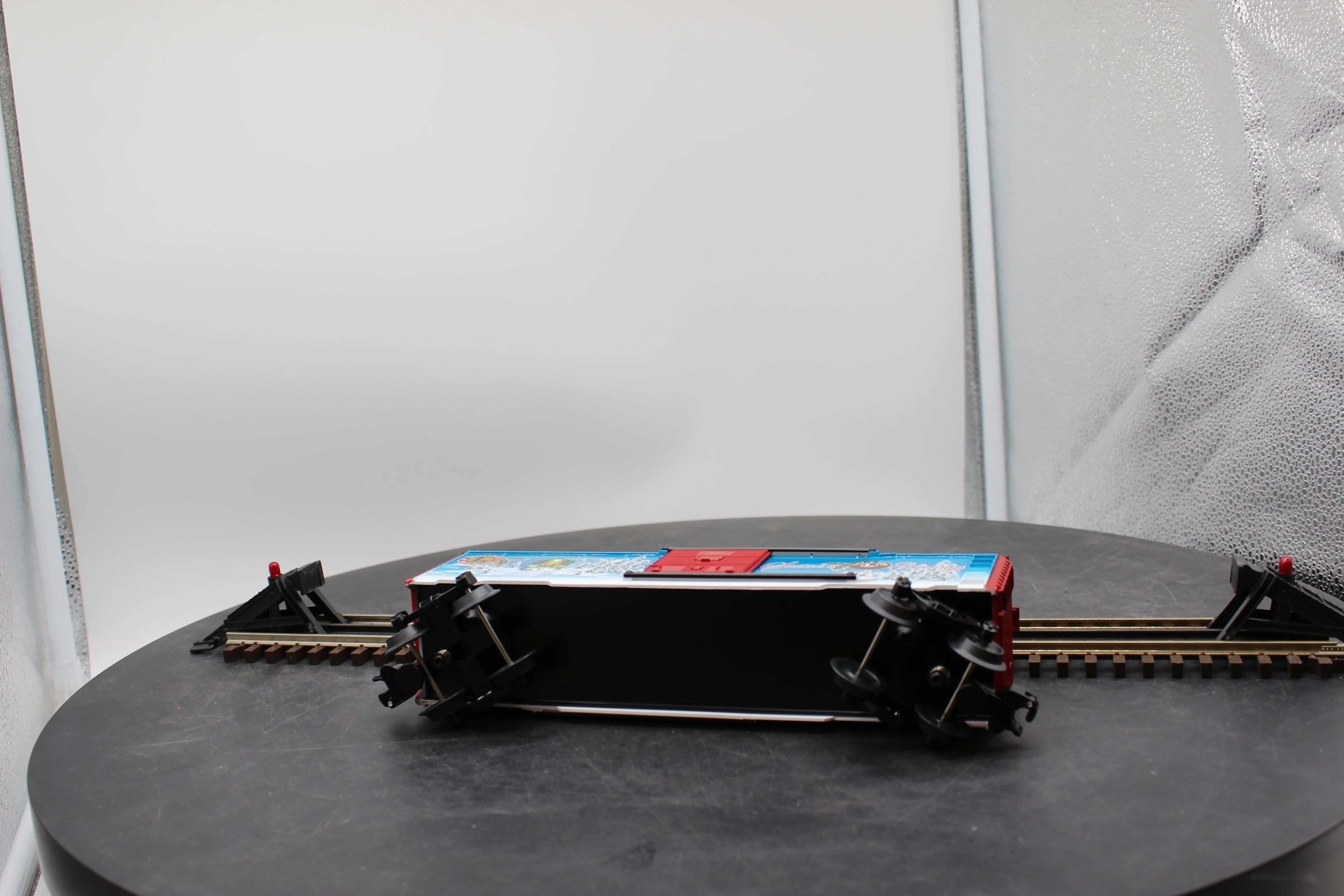 Lionel 6-39332 O-GAUGE 2010 HOLIDAY BOXCAR O SCALE Like New - Image 9